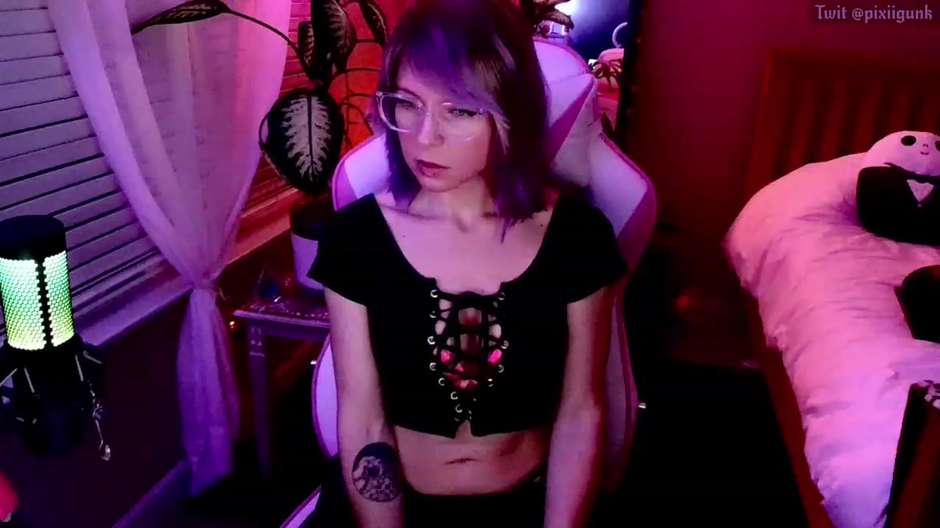 Gallery image thumbnail from Pixiigunk's myfreecams stream on, 12/02/2022, 08:06 image 8 of 20