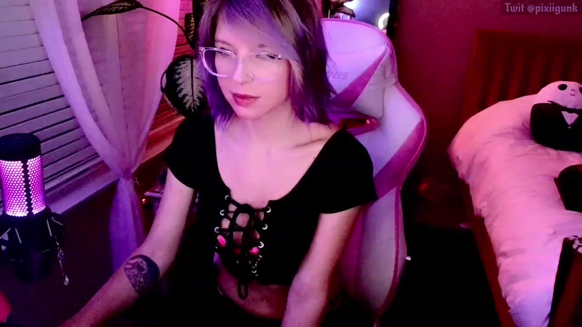 Gallery image thumbnail from Pixiigunk's myfreecams stream on, 12/02/2022, 08:06 image 2 of 20