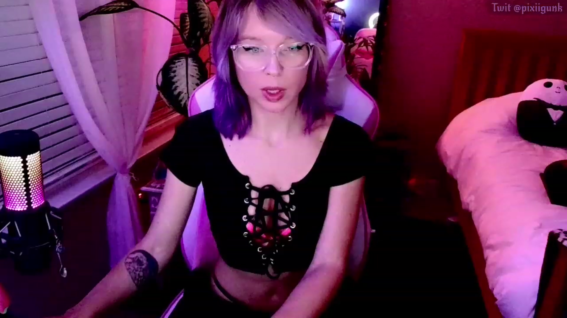 Gallery image thumbnail from Pixiigunk's myfreecams stream on, 12/02/2022, 08:06 image 5 of 20