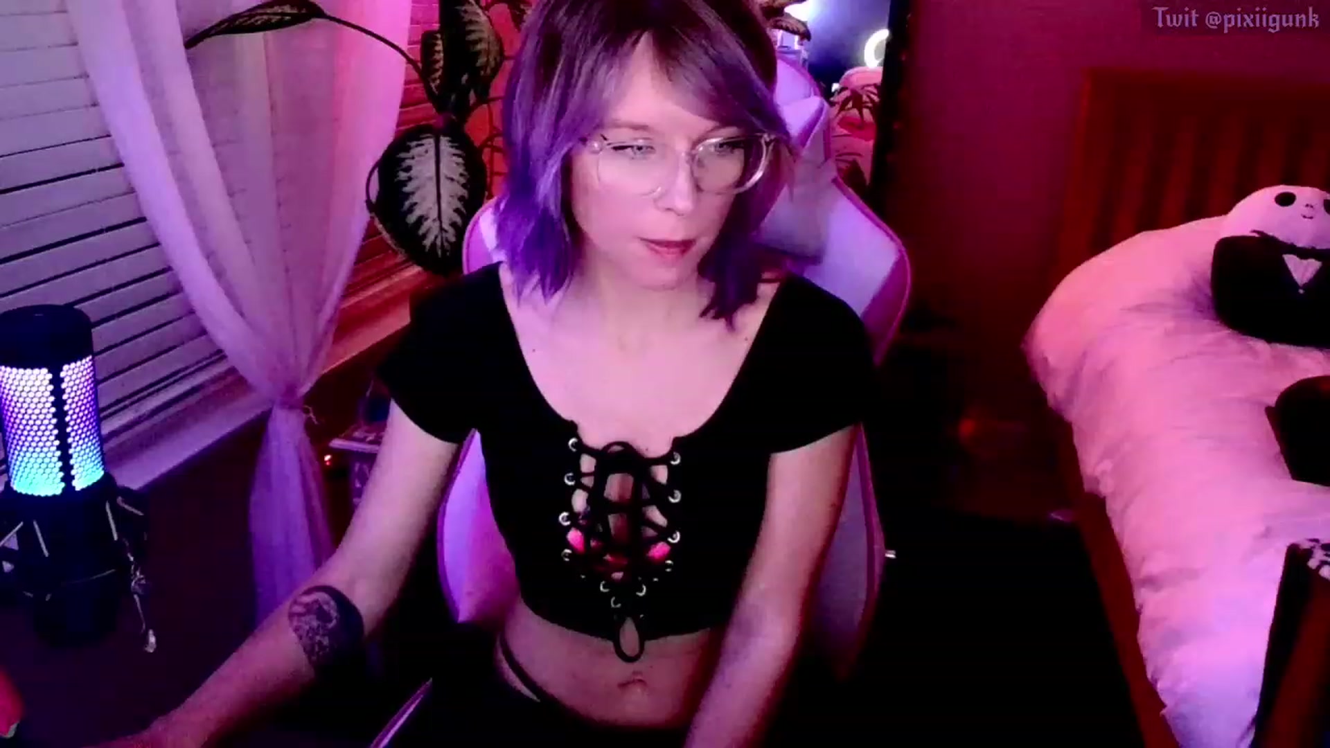 Gallery image thumbnail from Pixiigunk's myfreecams stream on, 12/02/2022, 08:06 image 4 of 20