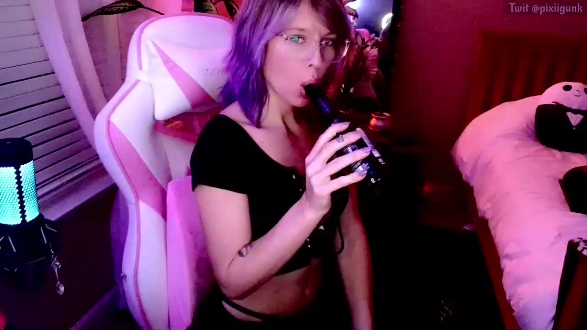 Gallery image thumbnail from Pixiigunk's myfreecams stream on, 12/02/2022, 08:06 image 1 of 20