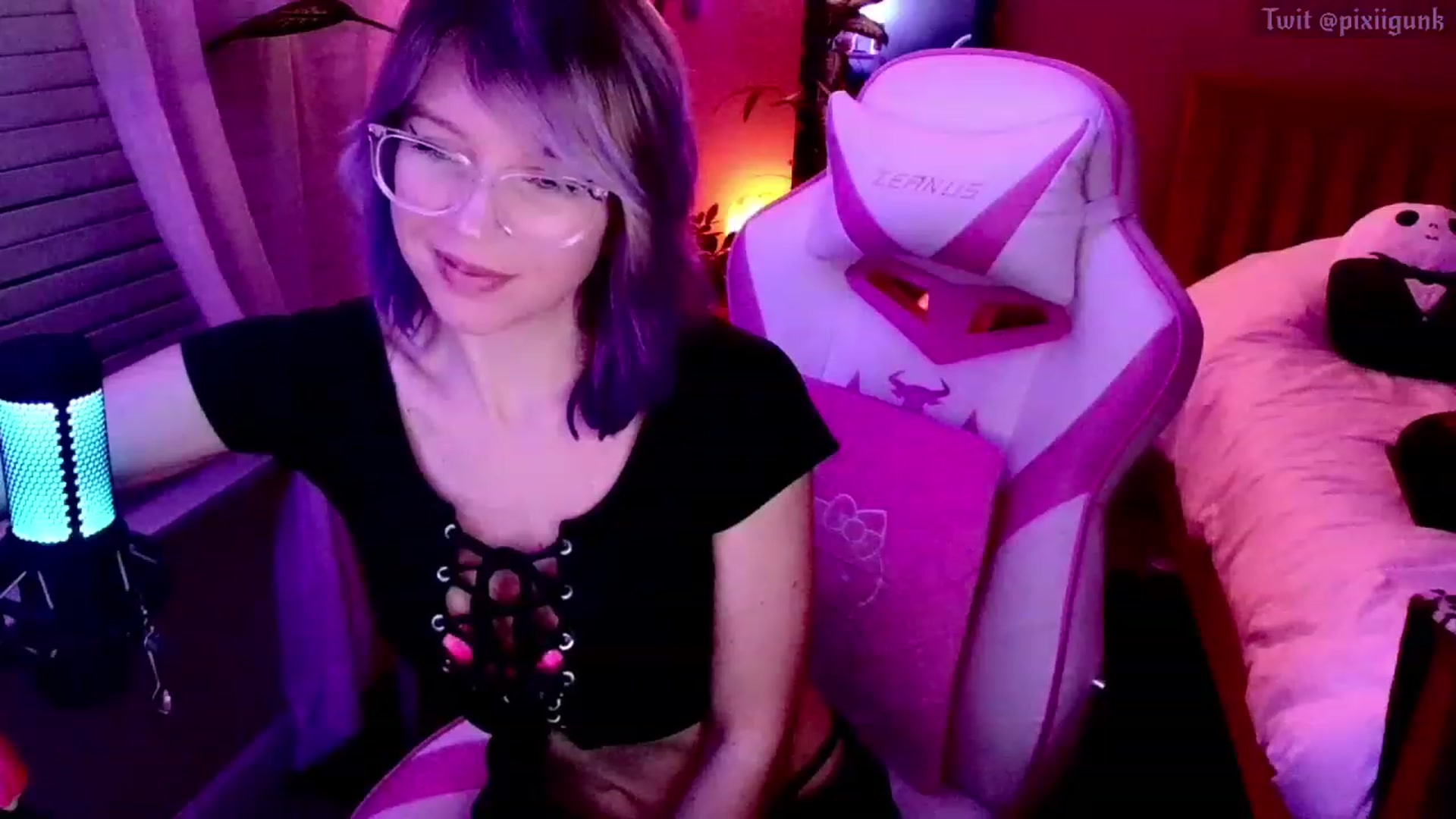 Gallery image thumbnail from Pixiigunk's myfreecams stream on, 12/02/2022, 08:06 image 17 of 20