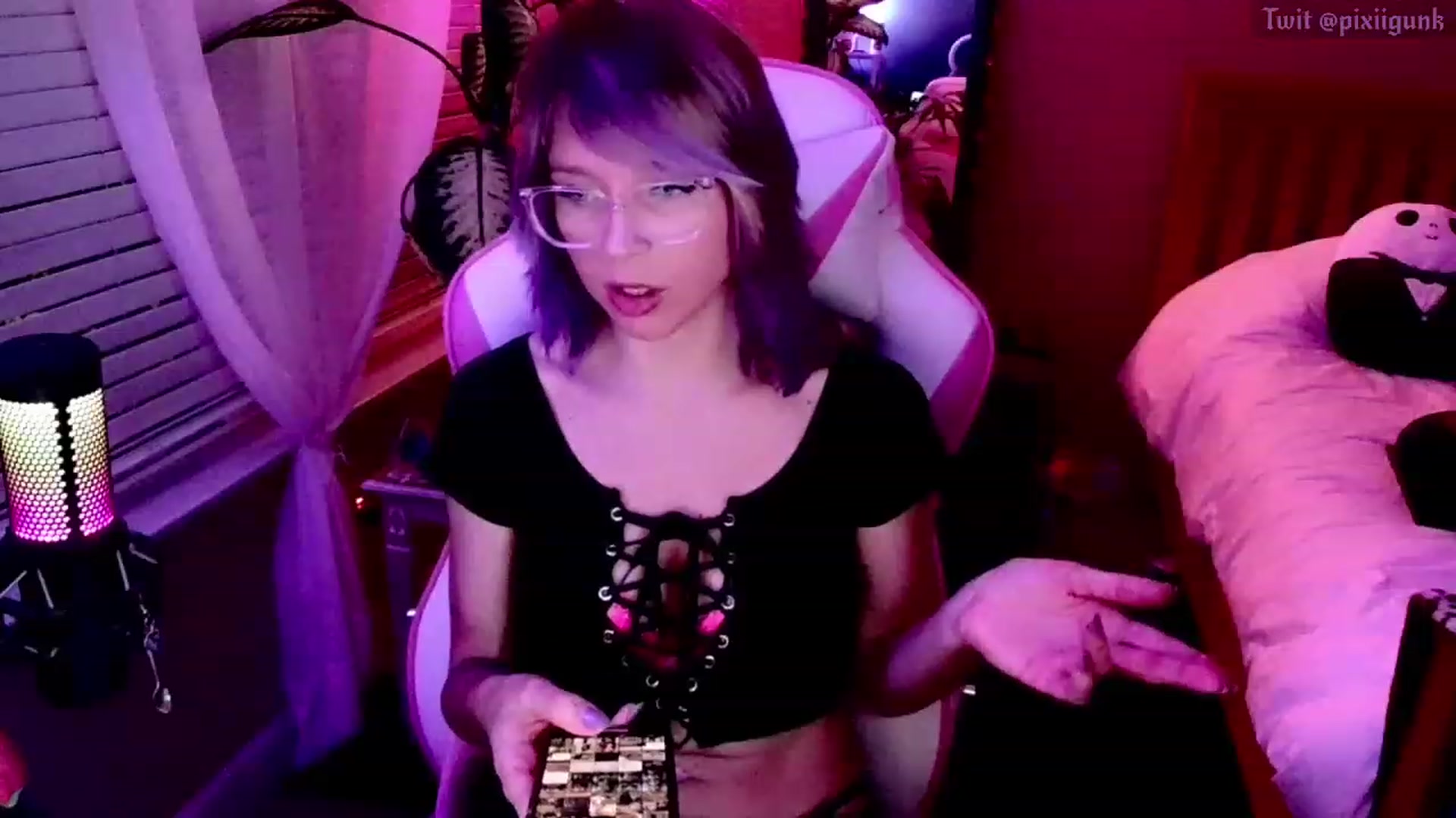 Gallery image thumbnail from Pixiigunk's myfreecams stream on, 12/02/2022, 08:06 image 13 of 20