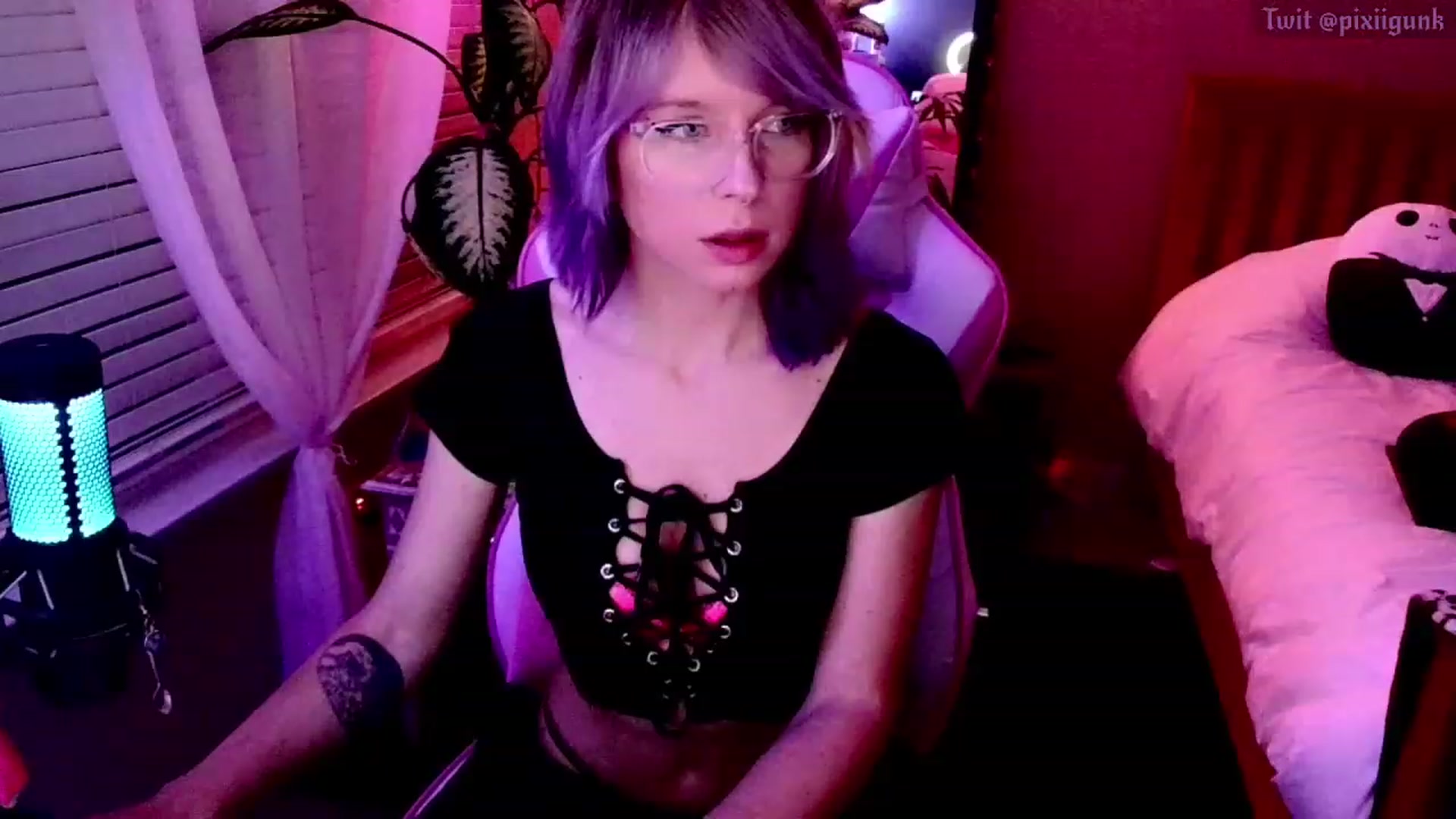Gallery image thumbnail from Pixiigunk's myfreecams stream on, 12/02/2022, 08:06 image 6 of 20