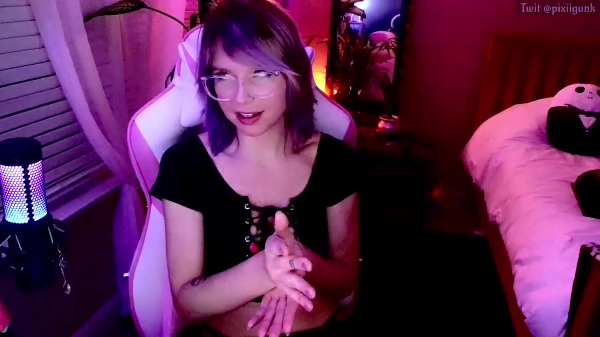 Gallery image thumbnail from Pixiigunk's myfreecams stream on, 12/02/2022, 08:06 image 12 of 20