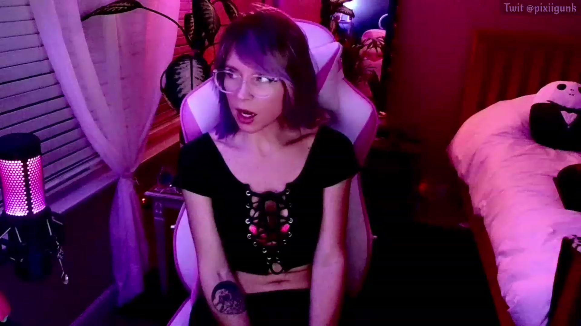 Gallery image thumbnail from Pixiigunk's myfreecams stream on, 12/02/2022, 08:06 image 10 of 20