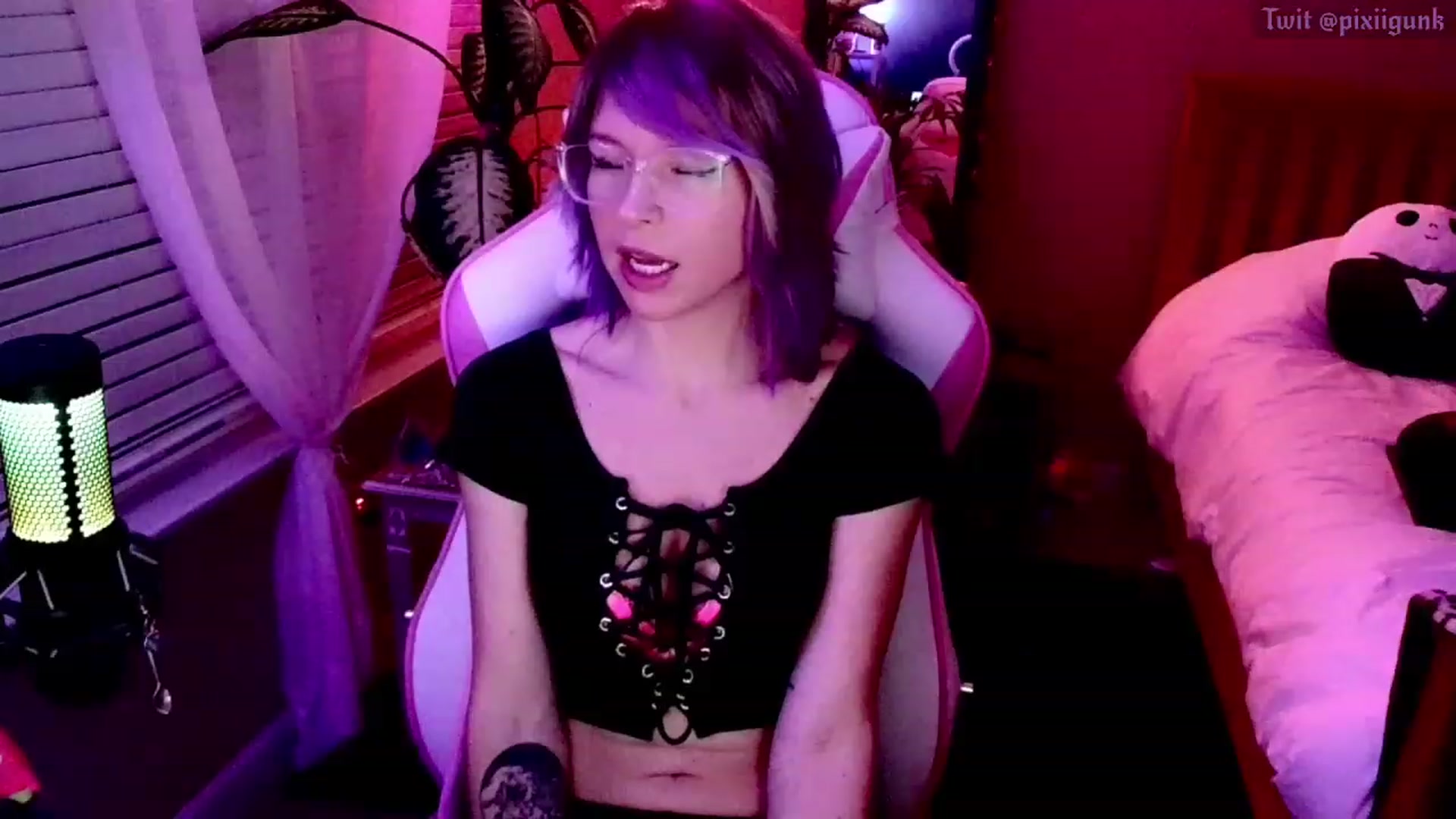 Gallery image thumbnail from Pixiigunk's myfreecams stream on, 12/02/2022, 08:06 image 16 of 20