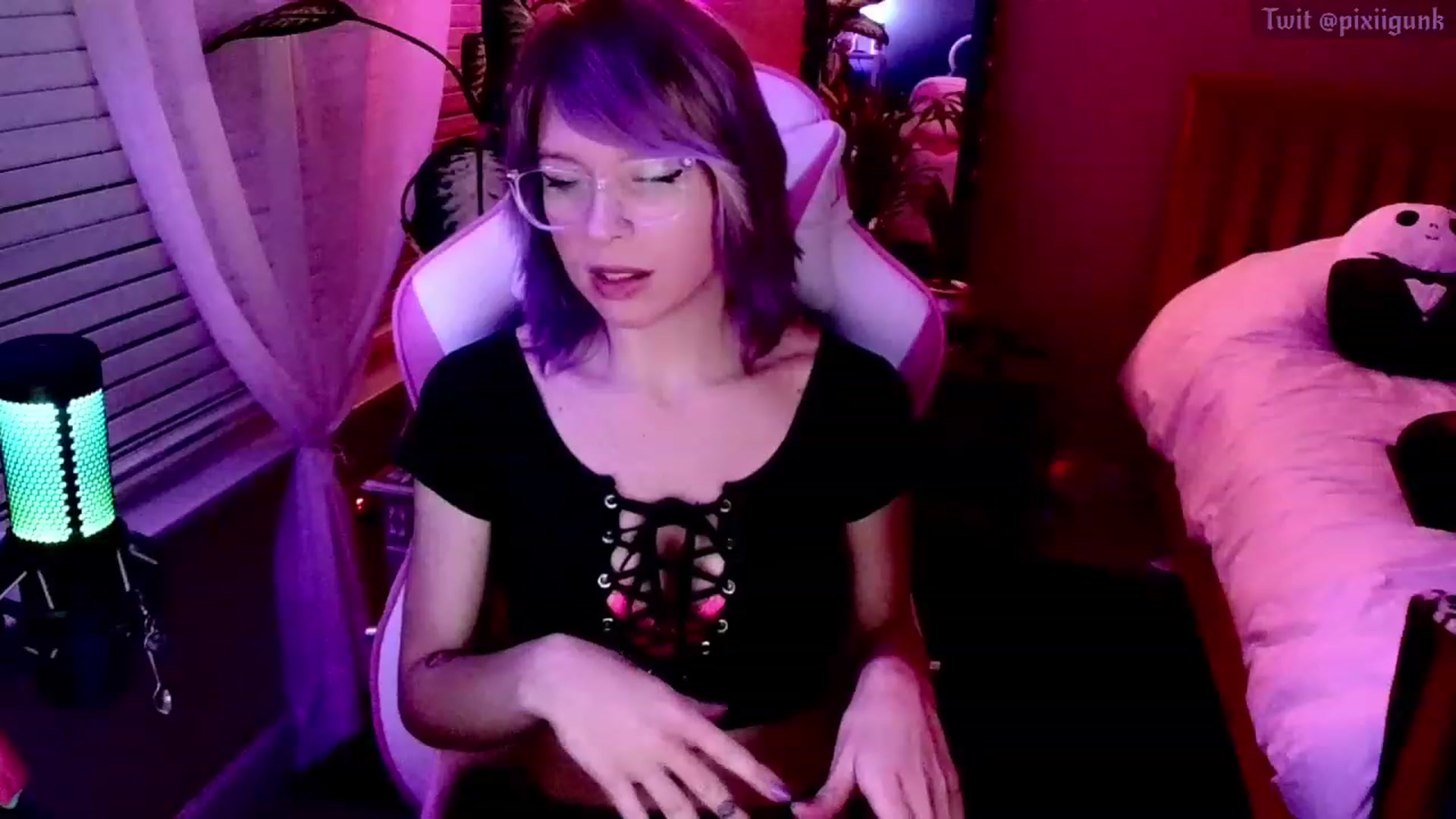 Gallery image thumbnail from Pixiigunk's myfreecams stream on, 12/02/2022, 08:06 image 11 of 20