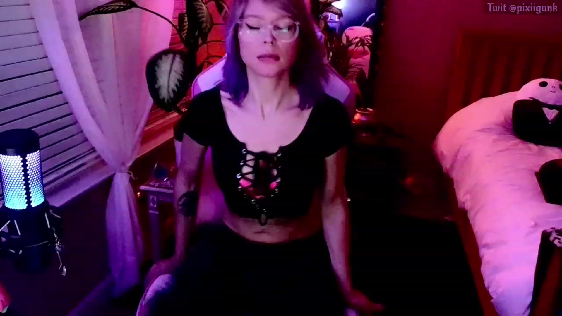 Gallery image thumbnail from Pixiigunk's myfreecams stream on, 12/02/2022, 09:47 image 1 of 20