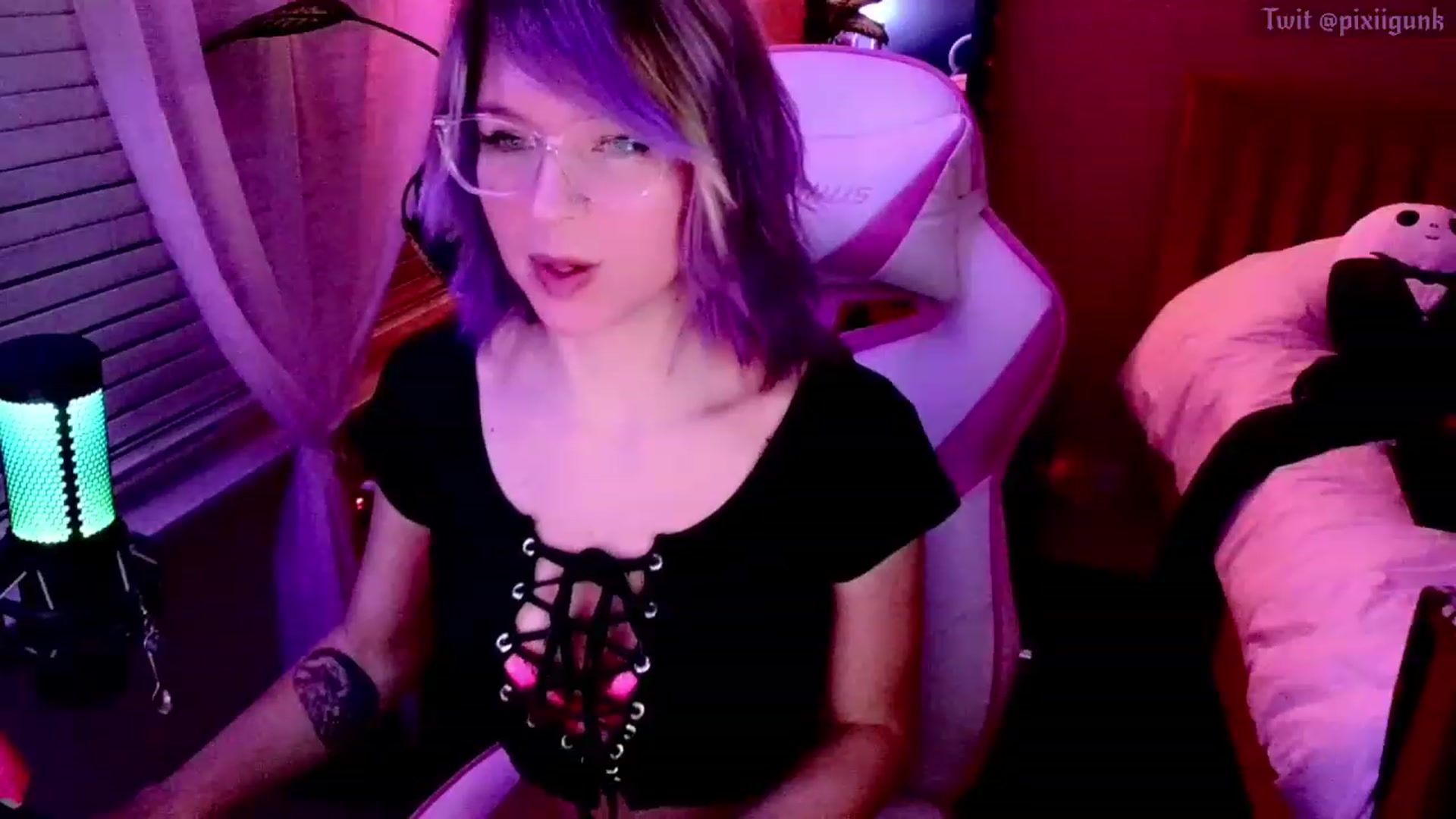 Gallery image thumbnail from Pixiigunk's myfreecams stream on, 12/02/2022, 09:47 image 4 of 20