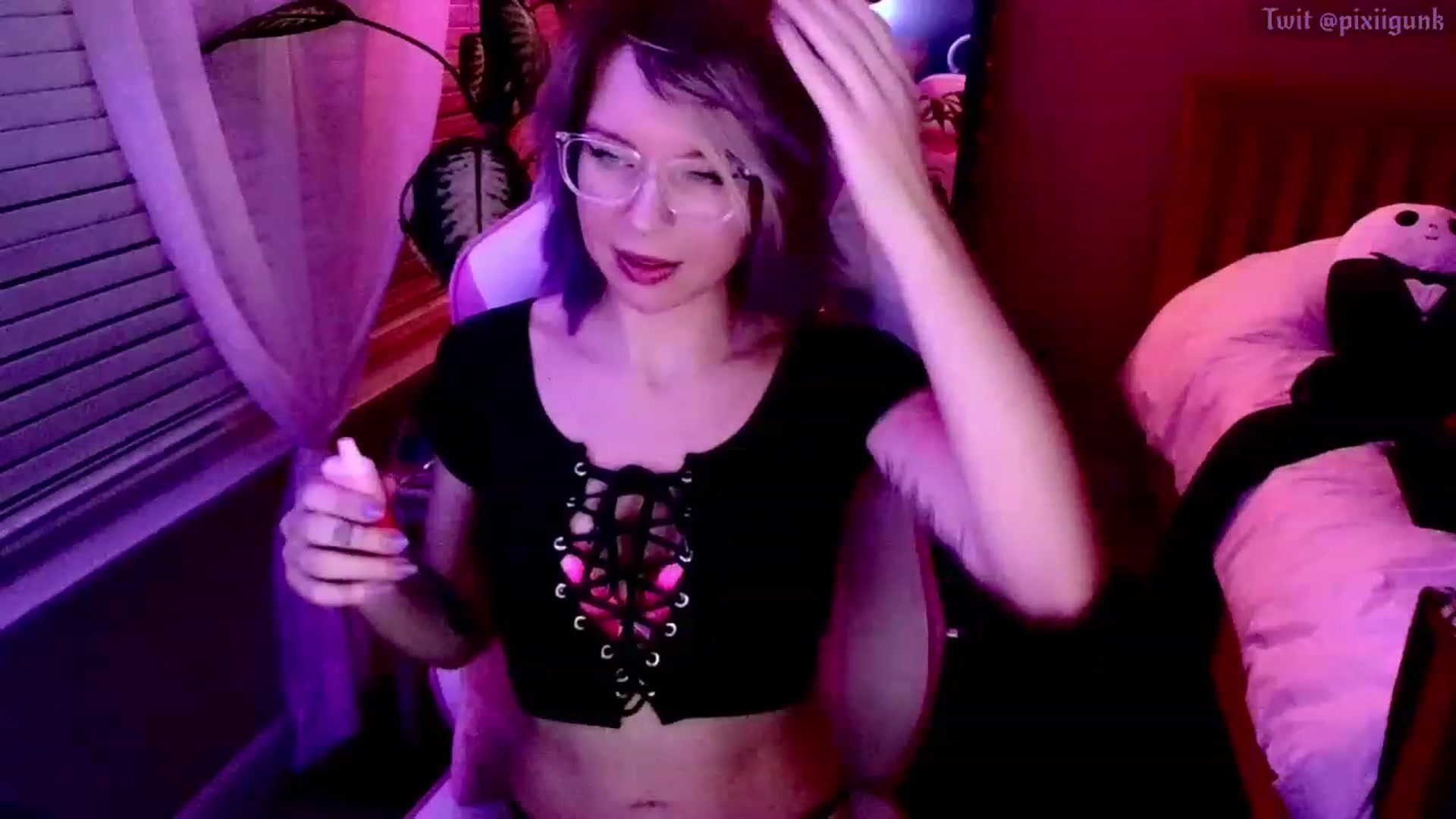 Gallery image thumbnail from Pixiigunk's myfreecams stream on, 12/02/2022, 09:47 image 5 of 20