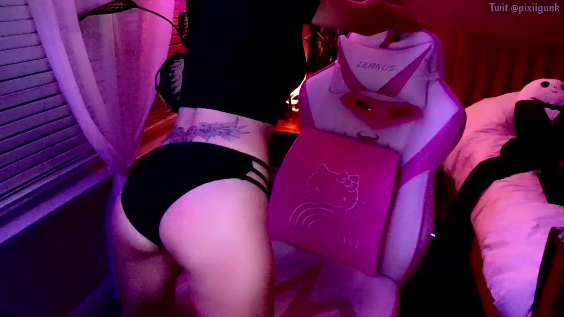 Gallery image thumbnail from Pixiigunk's myfreecams stream on, 12/02/2022, 09:47 image 6 of 20