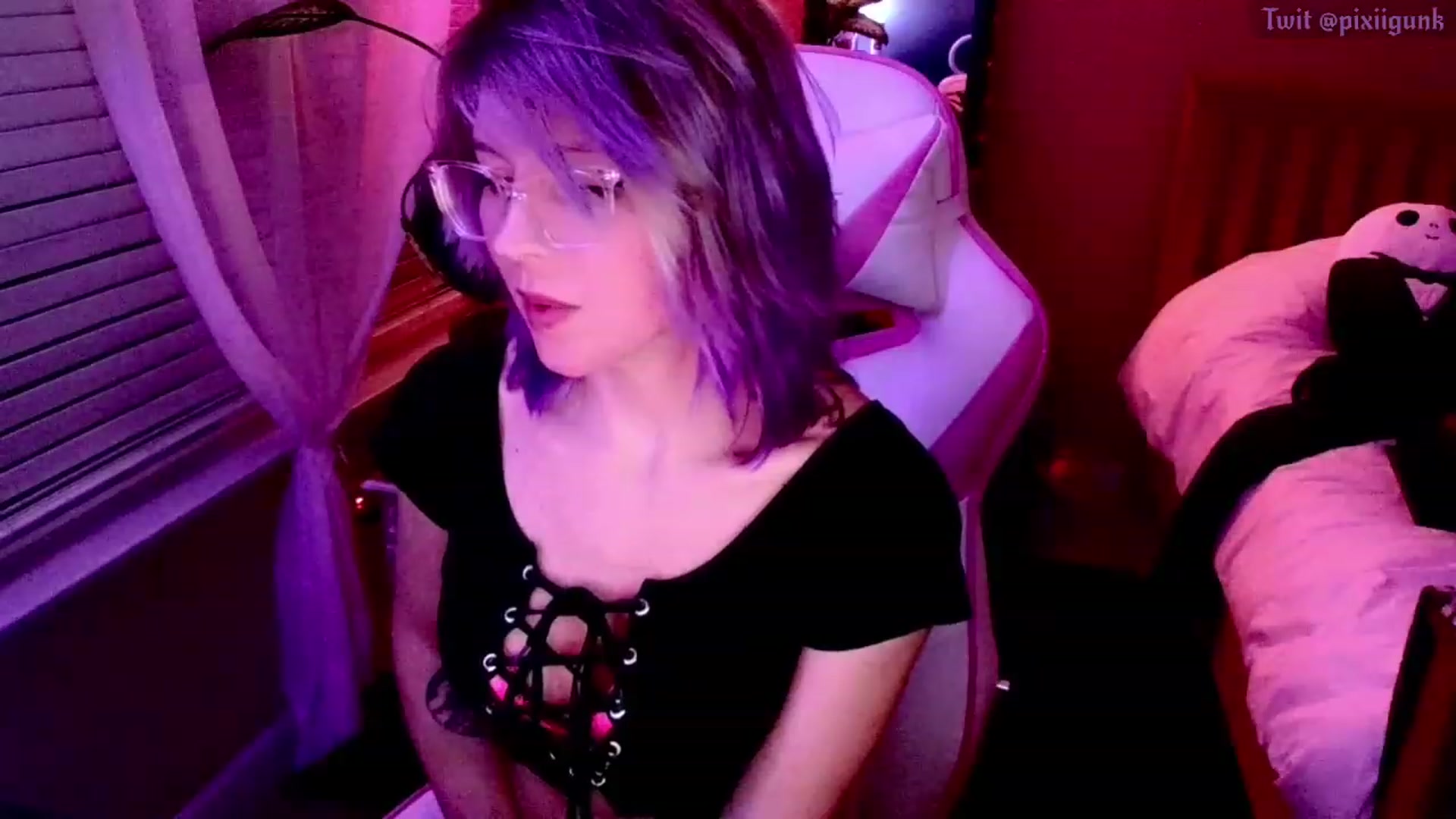 Gallery image thumbnail from Pixiigunk's myfreecams stream on, 12/02/2022, 09:47 image 7 of 20