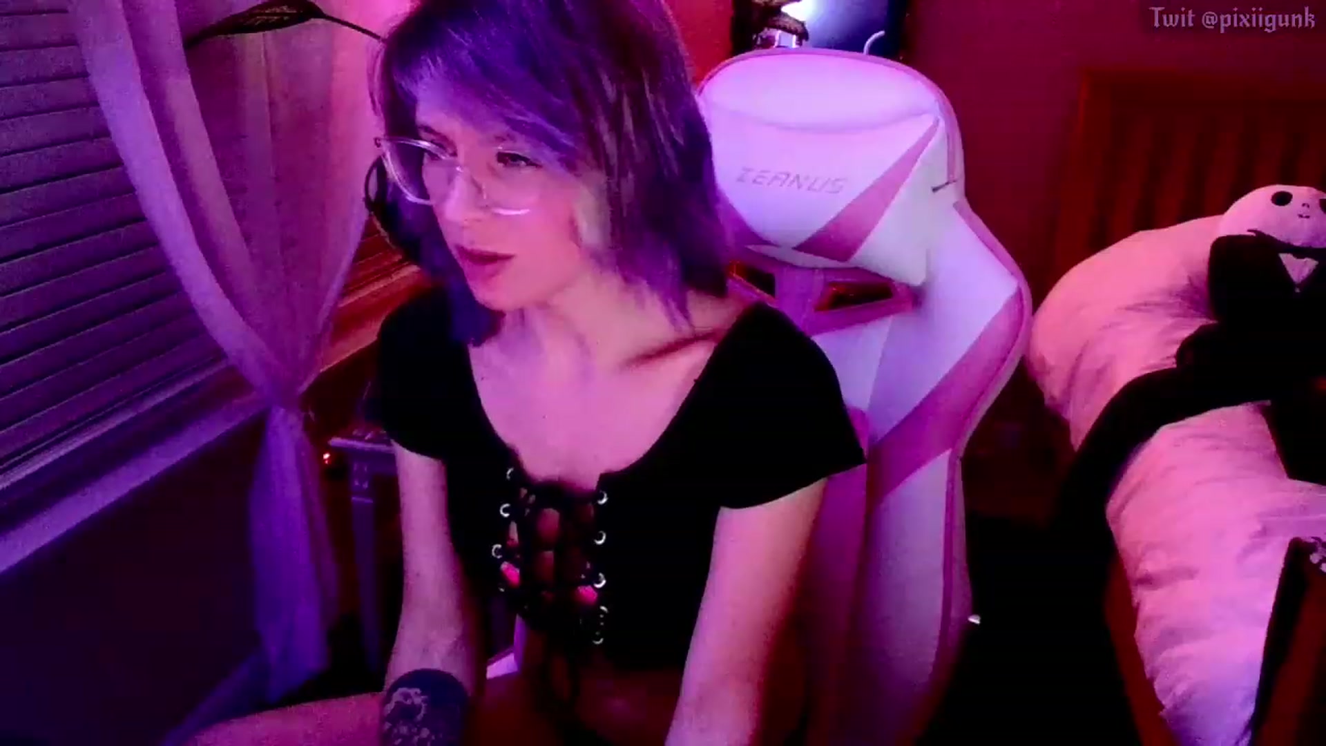 Gallery image thumbnail from Pixiigunk's myfreecams stream on, 12/02/2022, 09:47 image 20 of 20