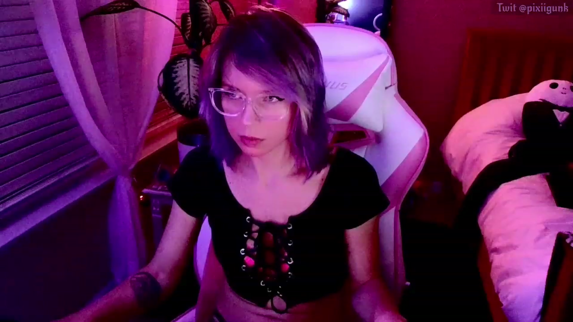 Gallery image thumbnail from Pixiigunk's myfreecams stream on, 12/02/2022, 09:47 image 15 of 20