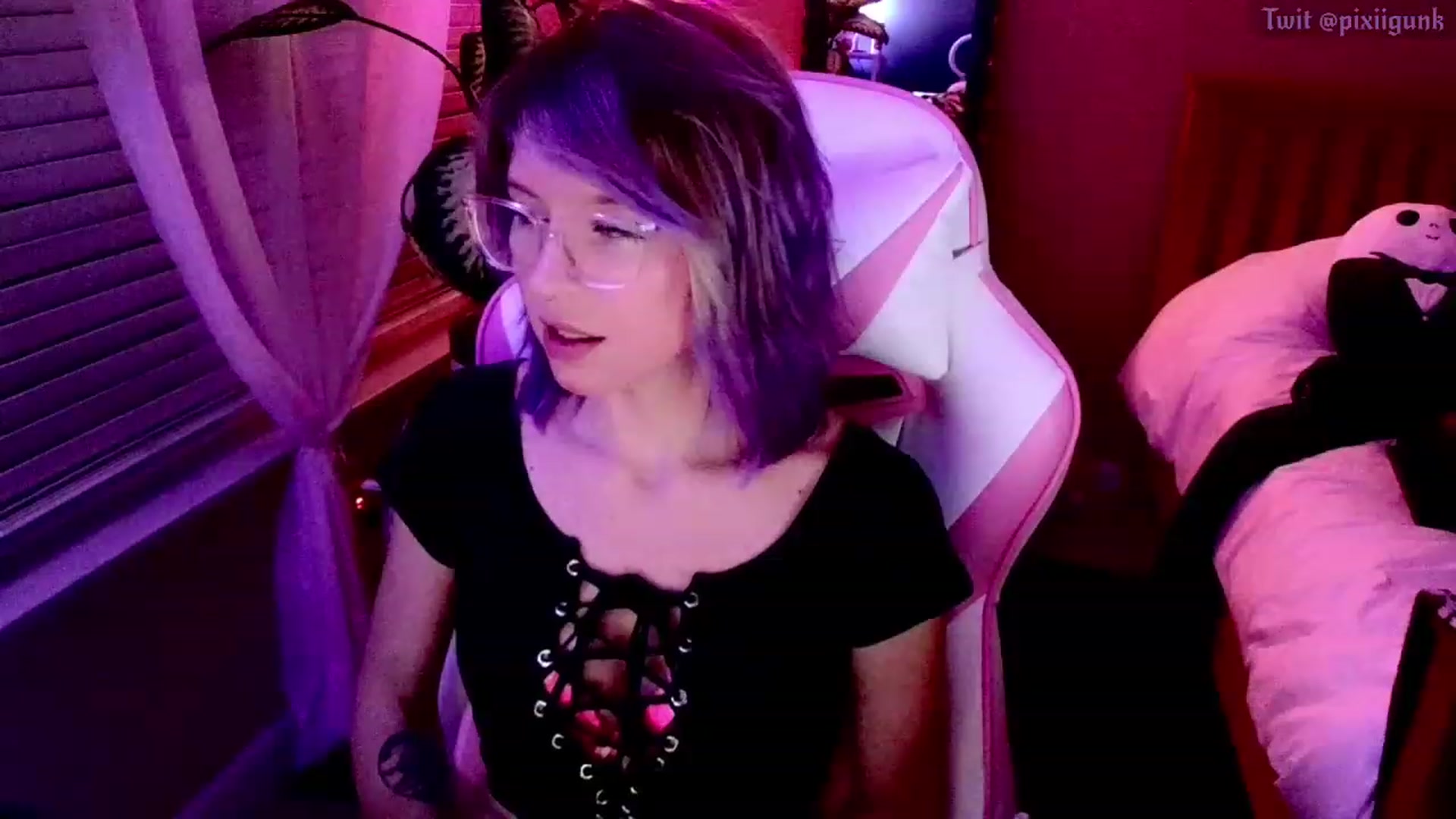 Gallery image thumbnail from Pixiigunk's myfreecams stream on, 12/02/2022, 09:47 image 18 of 20