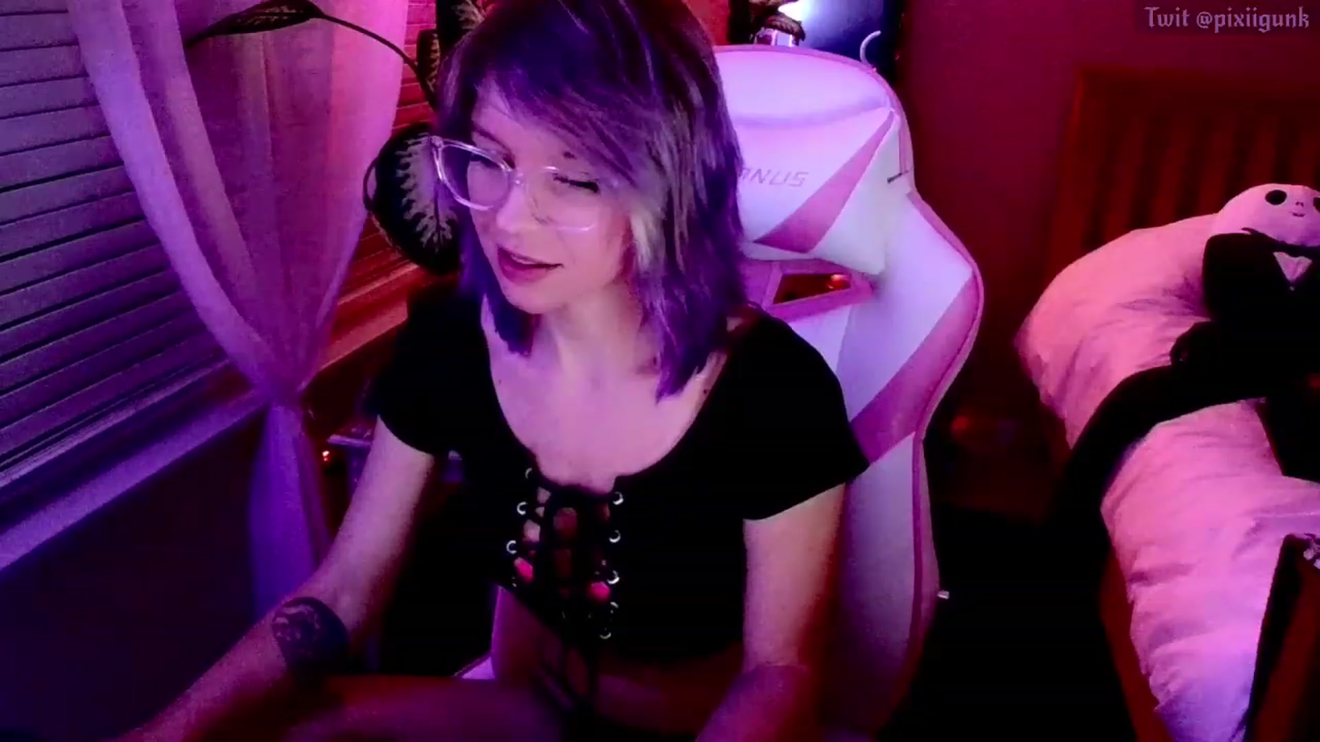 Gallery image thumbnail from Pixiigunk's myfreecams stream on, 12/02/2022, 09:47 image 14 of 20