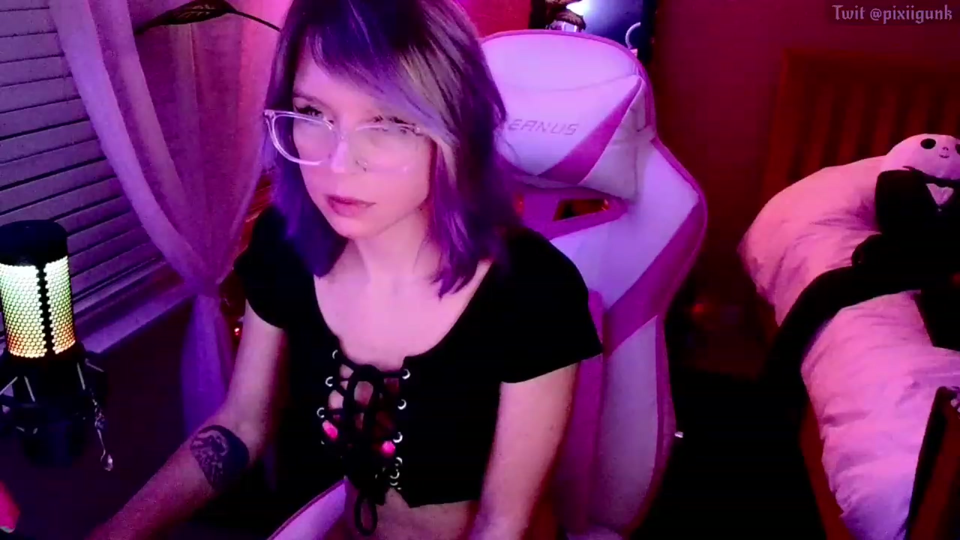 Gallery image thumbnail from Pixiigunk's myfreecams stream on, 12/02/2022, 09:47 image 3 of 20