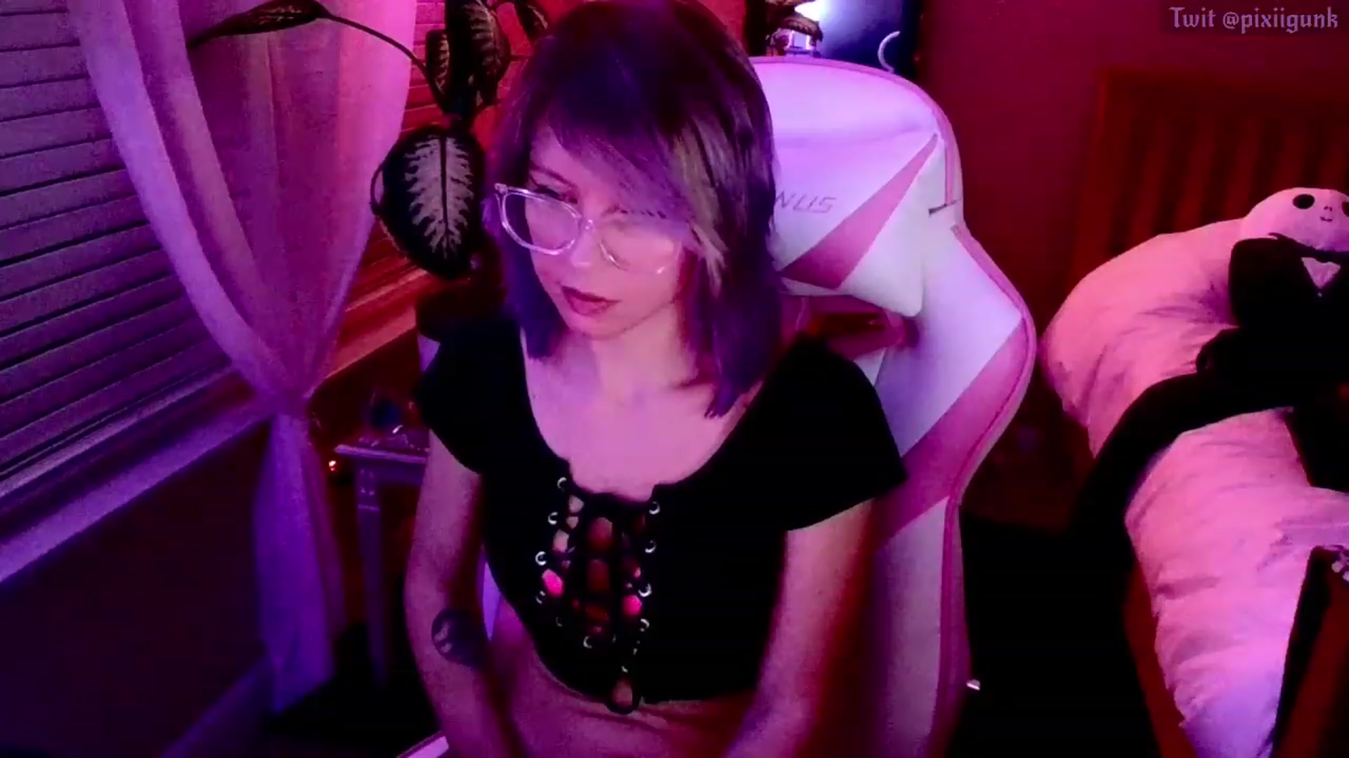 Gallery image thumbnail from Pixiigunk's myfreecams stream on, 12/02/2022, 09:47 image 16 of 20