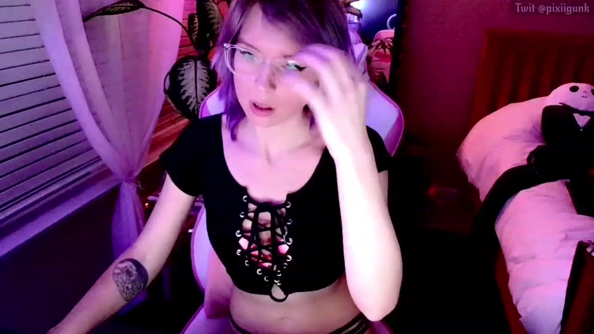 Gallery image thumbnail from Pixiigunk's myfreecams stream on, 12/02/2022, 09:47 image 11 of 20