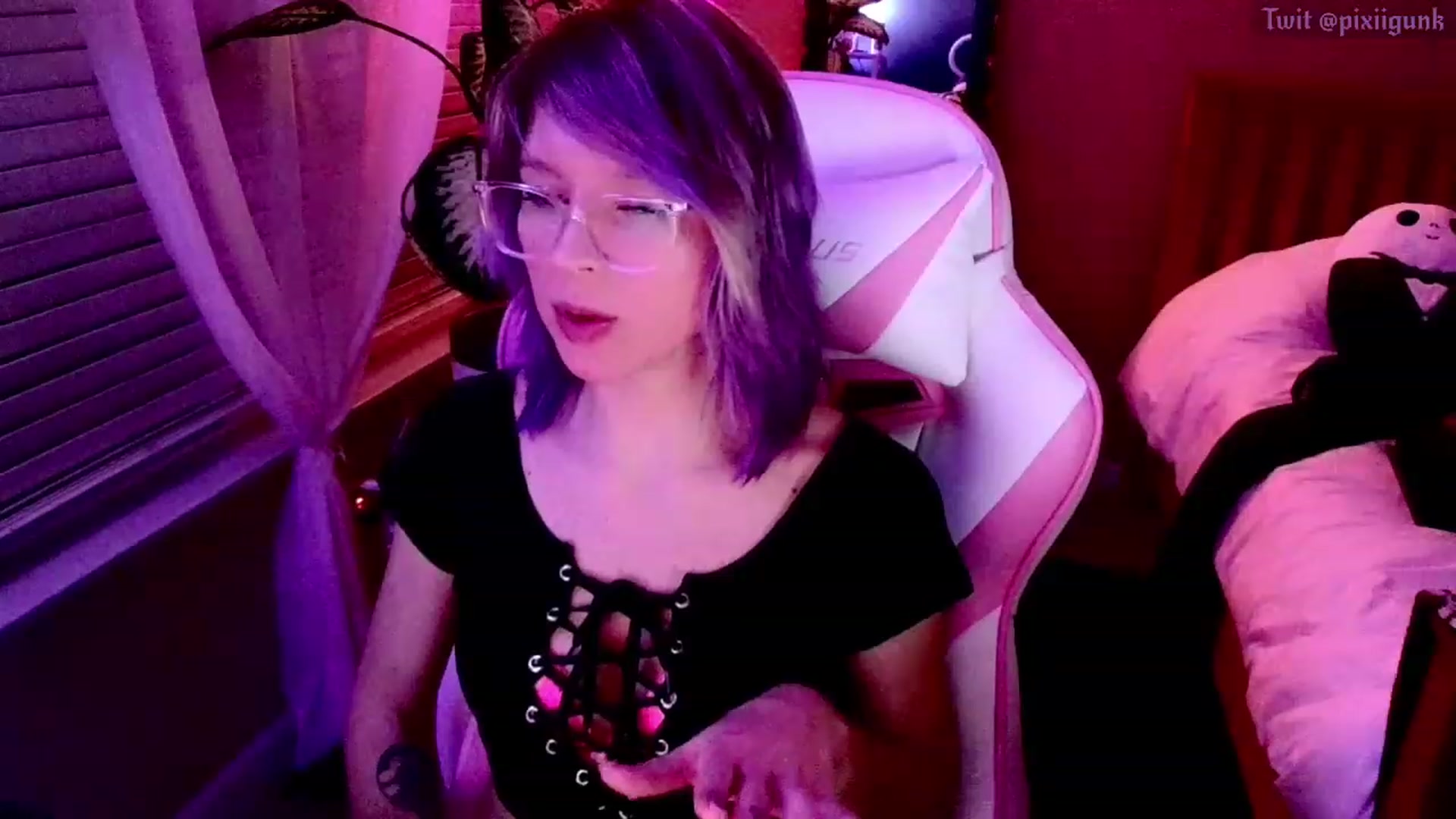 Gallery image thumbnail from Pixiigunk's myfreecams stream on, 12/02/2022, 09:47 image 17 of 20