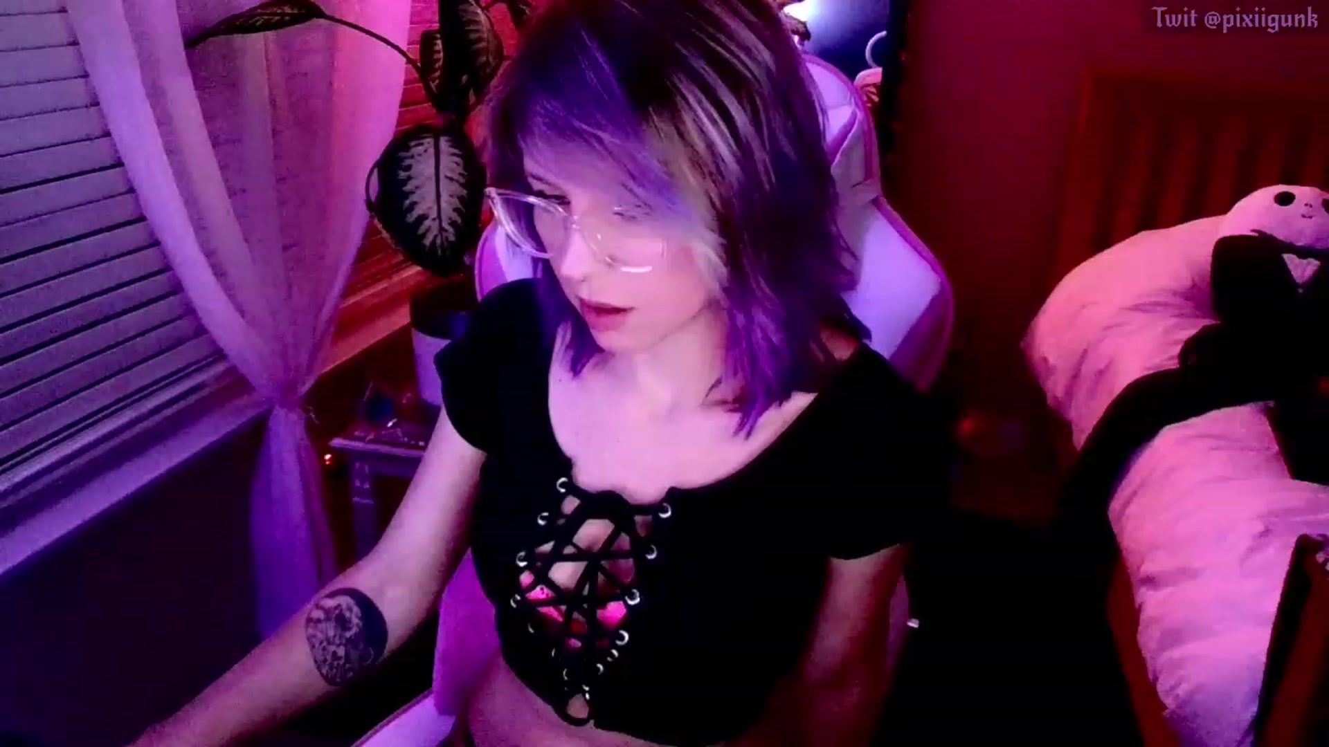 Gallery image thumbnail from Pixiigunk's myfreecams stream on, 12/02/2022, 09:47 image 9 of 20