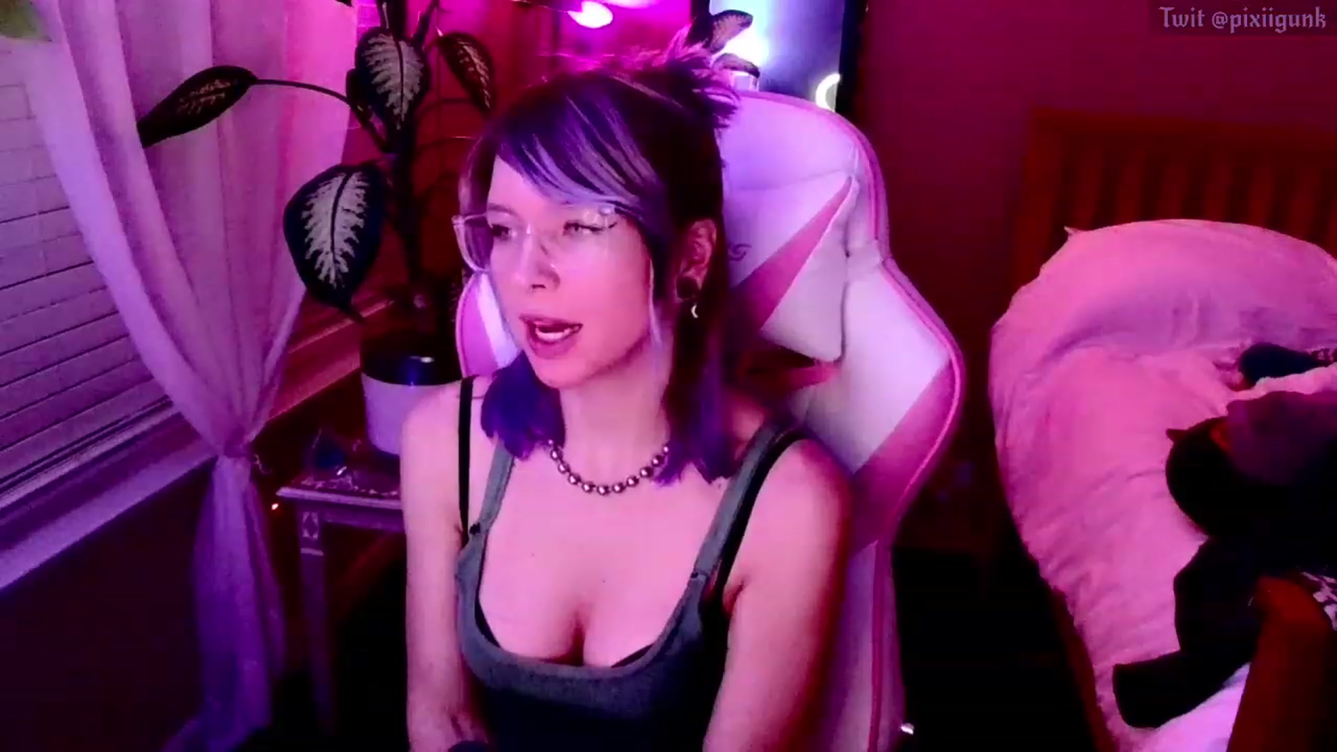 Gallery image thumbnail from Pixiigunk's myfreecams stream on, 12/09/2022, 08:03 image 17 of 20