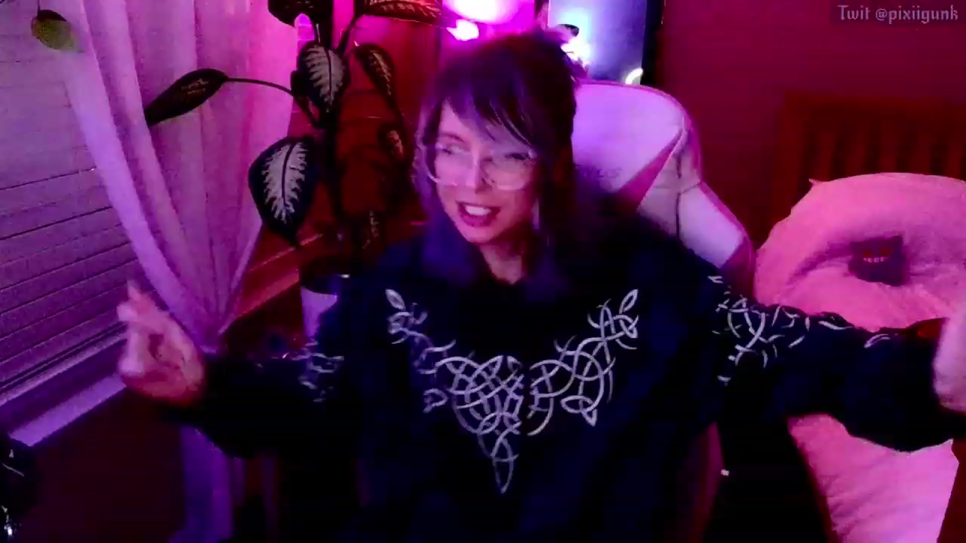 Gallery image thumbnail from Pixiigunk's myfreecams stream on, 12/09/2022, 08:03 image 2 of 20