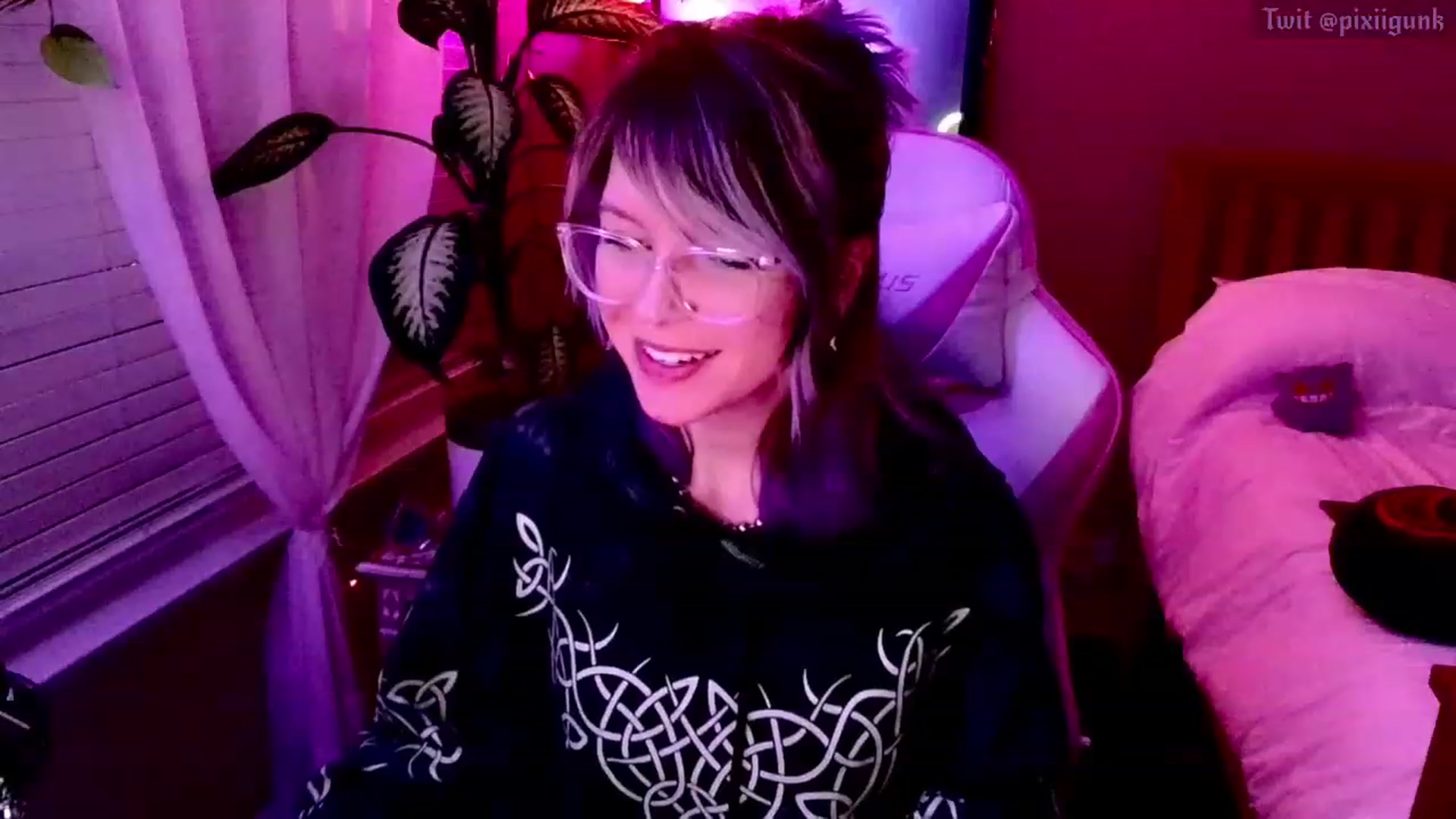 Gallery image thumbnail from Pixiigunk's myfreecams stream on, 12/09/2022, 08:03 image 6 of 20