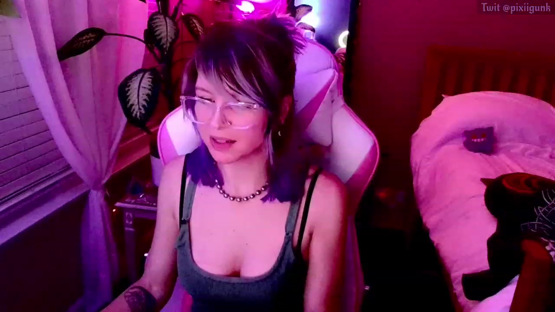 Gallery image thumbnail from Pixiigunk's myfreecams stream on, 12/09/2022, 08:03 image 13 of 20