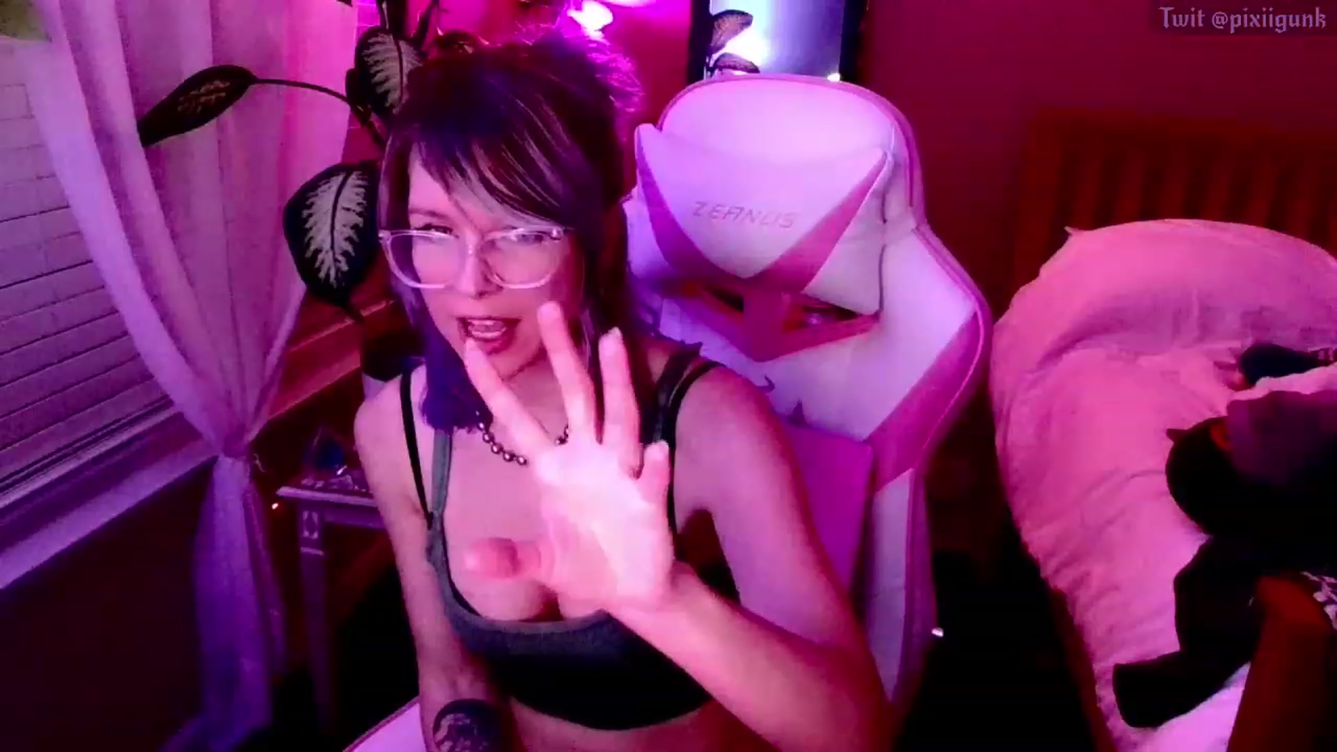 Gallery image thumbnail from Pixiigunk's myfreecams stream on, 12/09/2022, 08:03 image 19 of 20