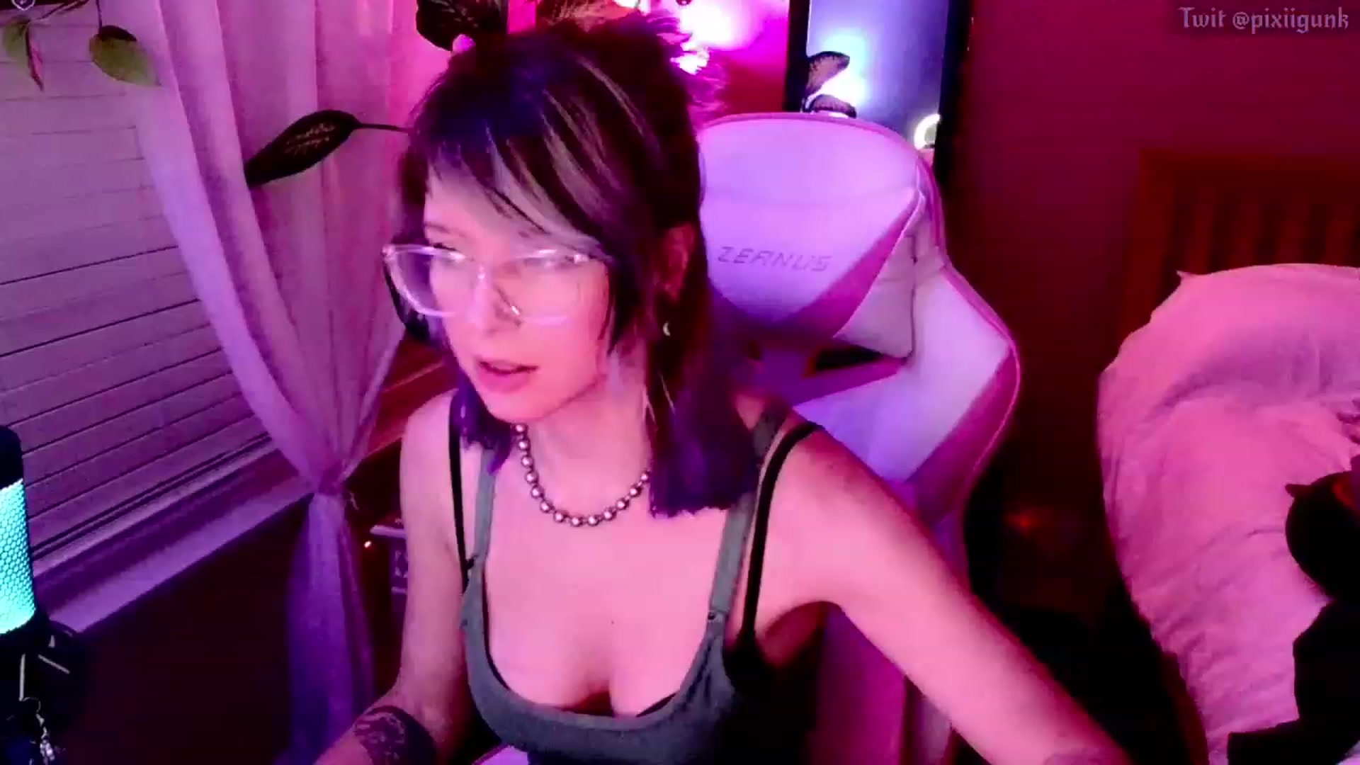 Gallery image thumbnail from Pixiigunk's myfreecams stream on, 12/09/2022, 08:26 image 17 of 20