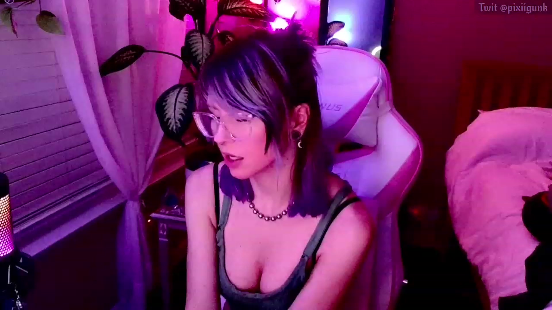 Gallery image thumbnail from Pixiigunk's myfreecams stream on, 12/09/2022, 08:26 image 13 of 20