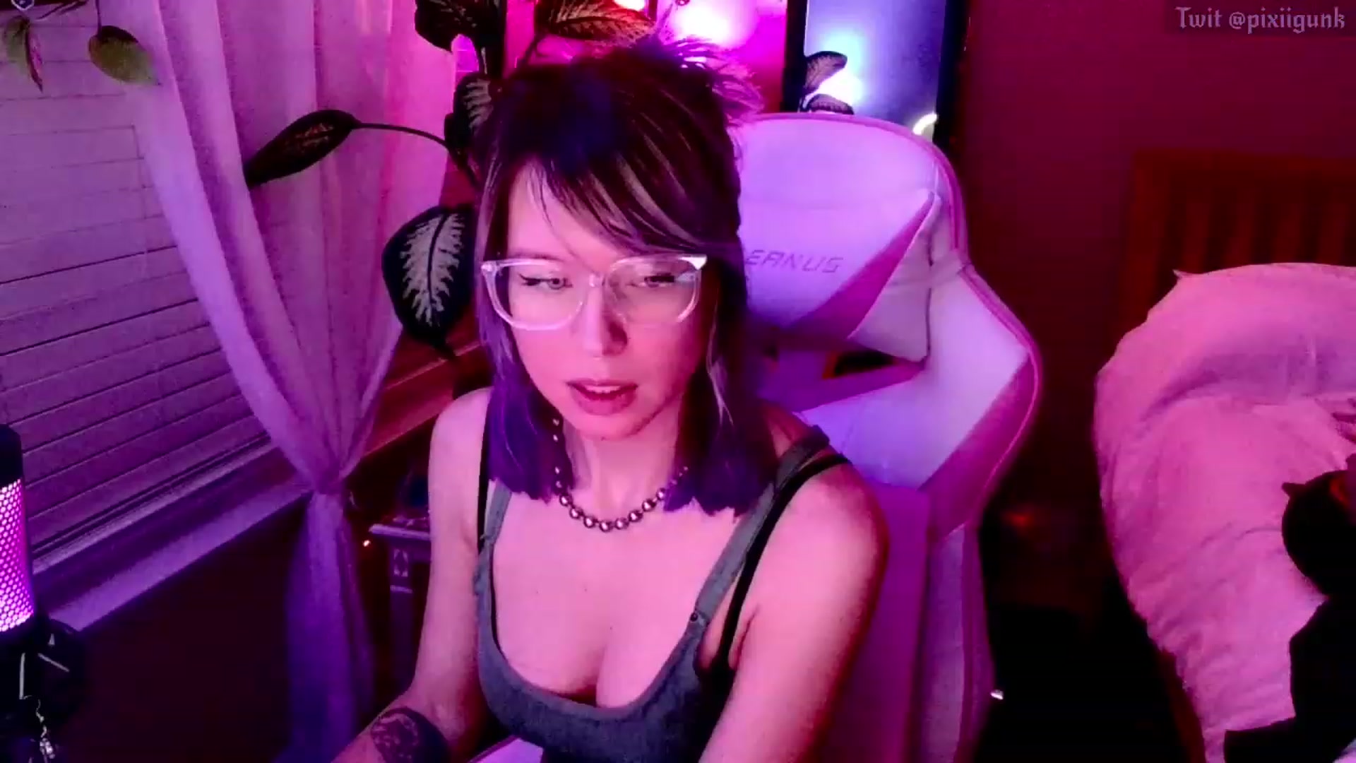 Gallery image thumbnail from Pixiigunk's myfreecams stream on, 12/09/2022, 08:26 image 12 of 20