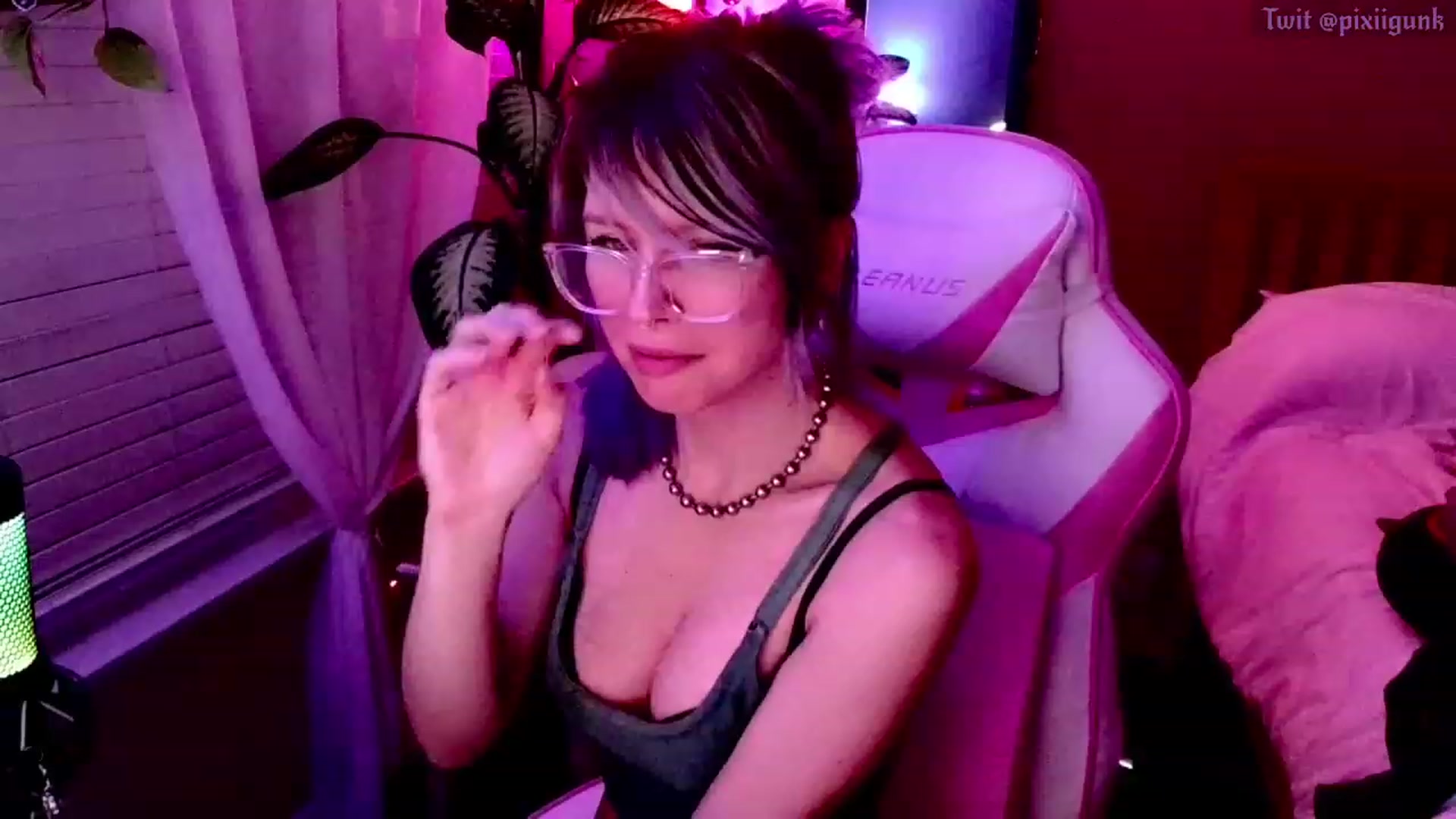 Gallery image thumbnail from Pixiigunk's myfreecams stream on, 12/09/2022, 08:26 image 6 of 20