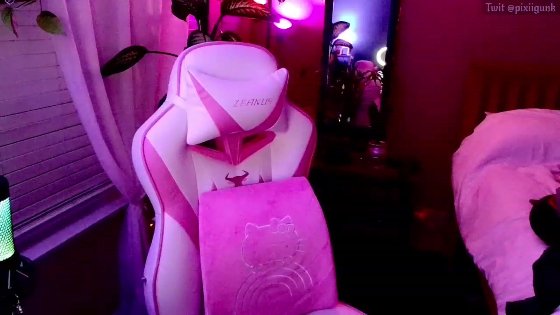 Gallery image thumbnail from Pixiigunk's myfreecams stream on, 12/09/2022, 08:26 image 15 of 20