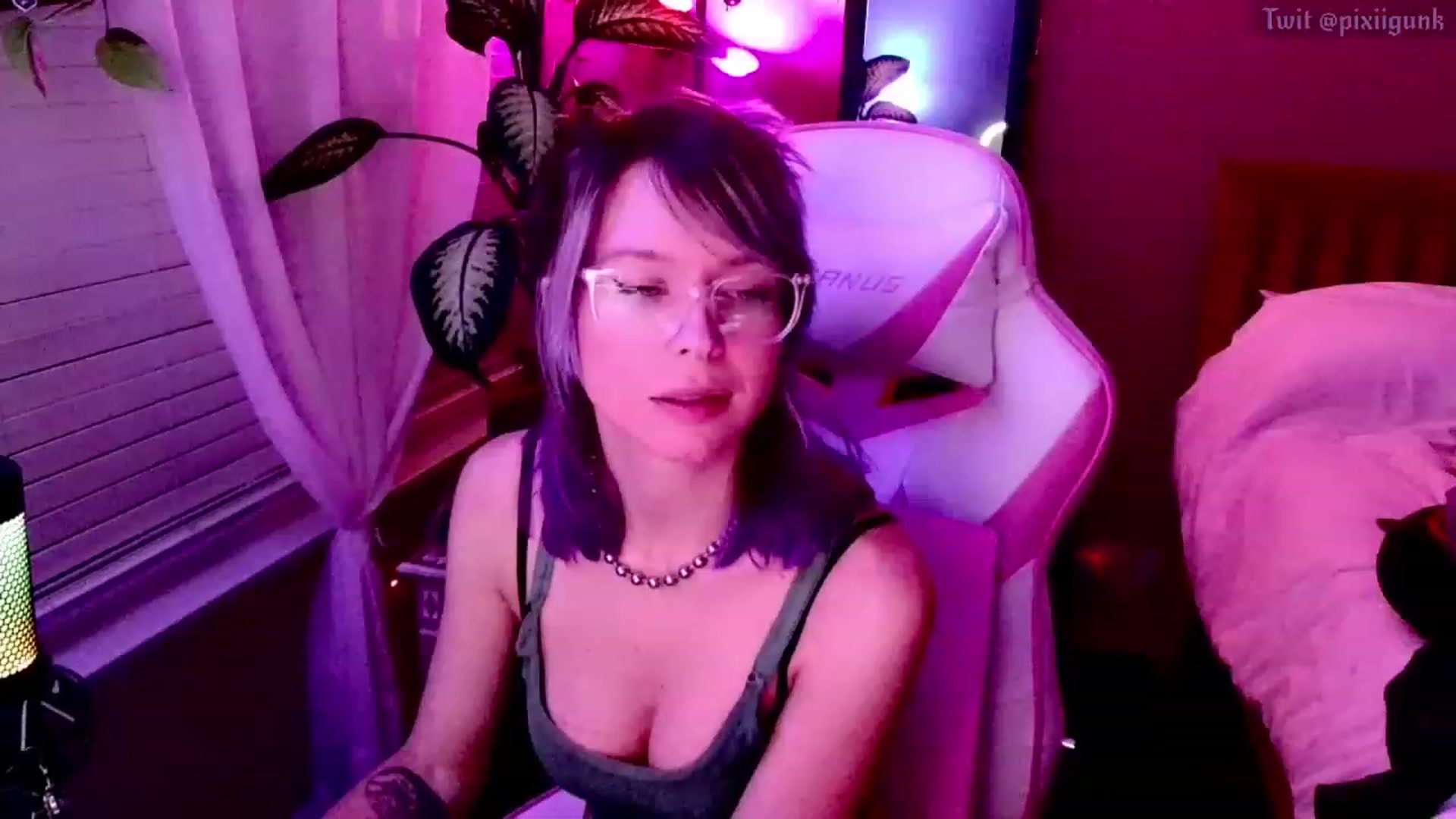 Gallery image thumbnail from Pixiigunk's myfreecams stream on, 12/09/2022, 08:26 image 14 of 20
