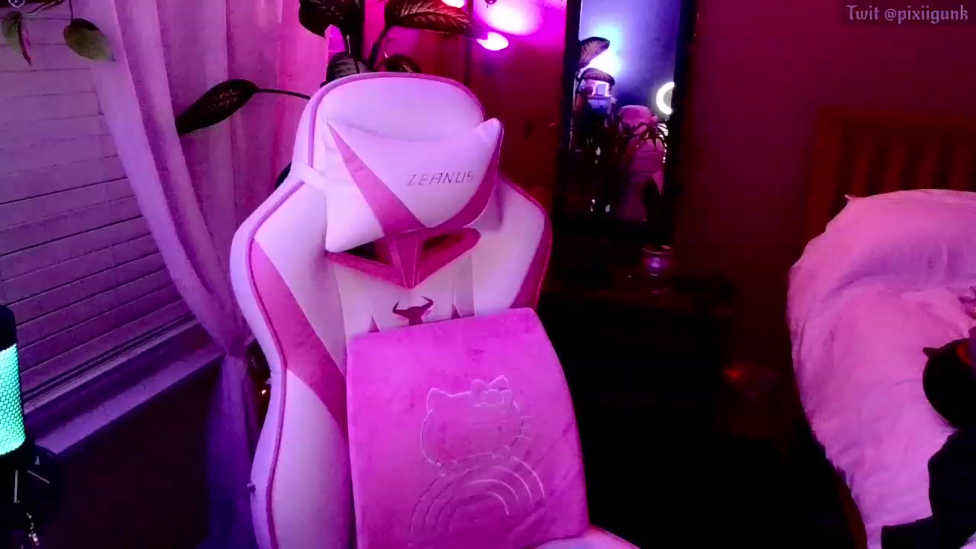 Gallery image thumbnail from Pixiigunk's myfreecams stream on, 12/09/2022, 08:26 image 16 of 20