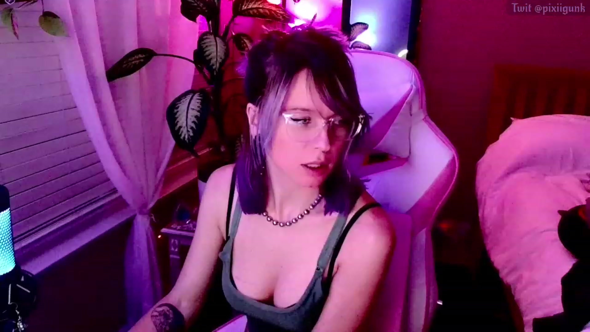 Gallery image thumbnail from Pixiigunk's myfreecams stream on, 12/09/2022, 08:26 image 9 of 20