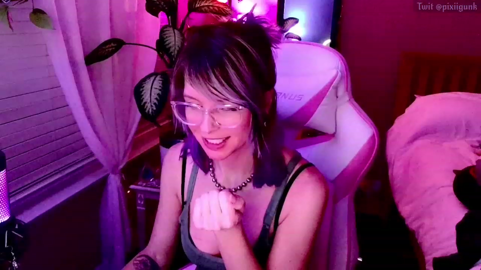 Gallery image thumbnail from Pixiigunk's myfreecams stream on, 12/09/2022, 08:26 image 20 of 20