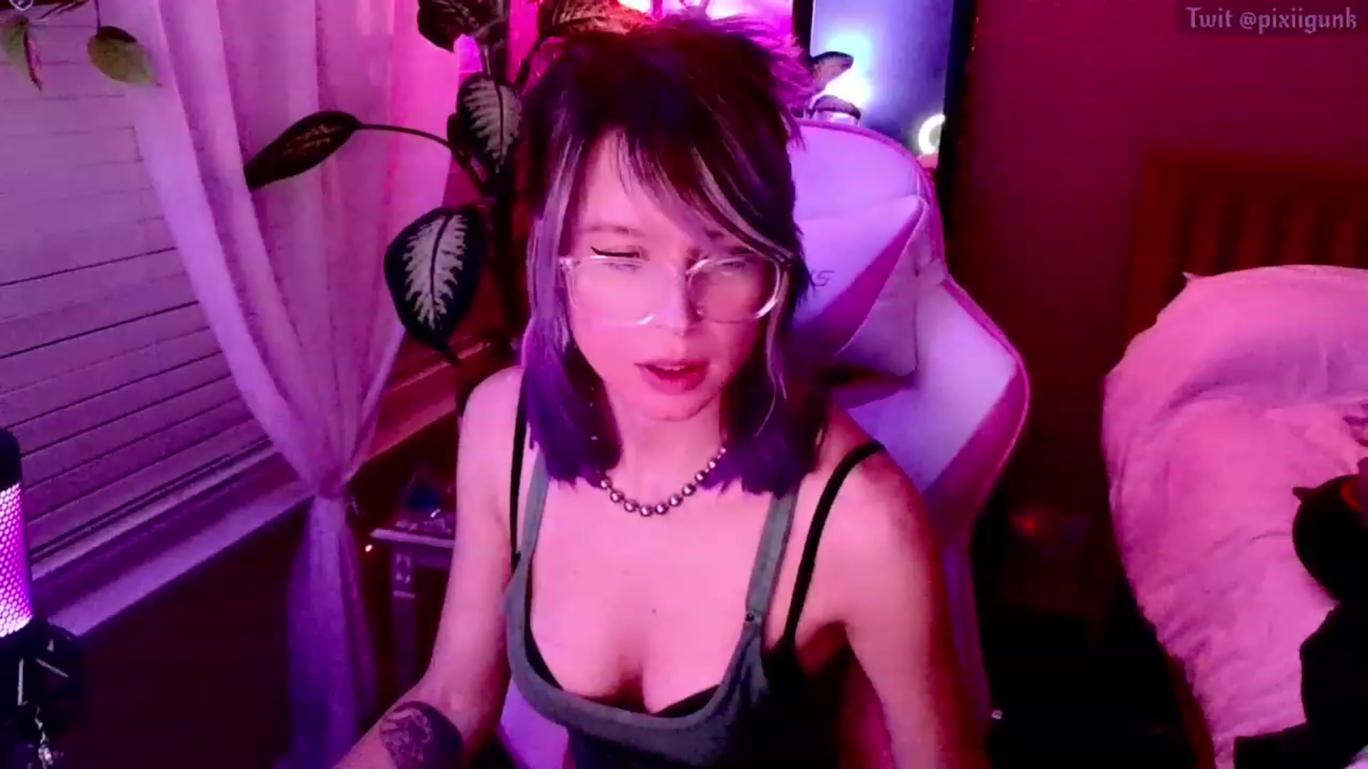 Gallery image thumbnail from Pixiigunk's myfreecams stream on, 12/09/2022, 08:26 image 3 of 20