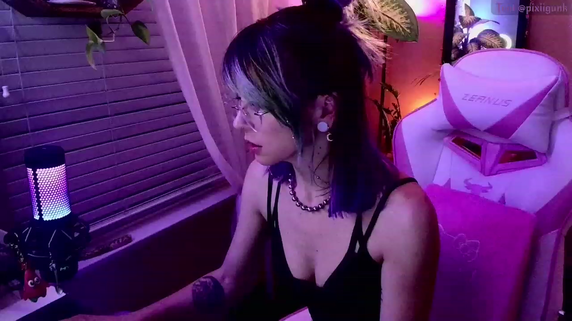 Gallery image thumbnail from Pixiigunk's myfreecams stream on, 01/20/2023, 09:42 image 18 of 20