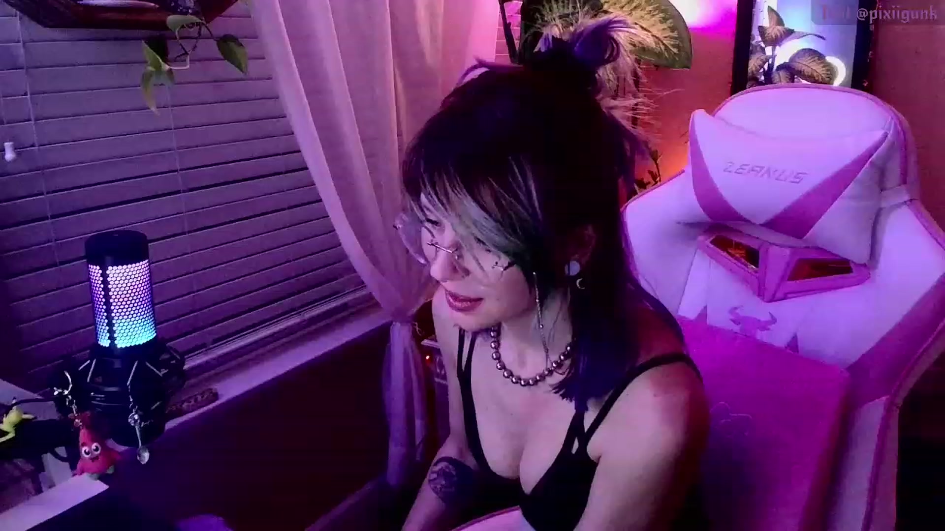 Gallery image thumbnail from Pixiigunk's myfreecams stream on, 01/20/2023, 11:56 image 1 of 20