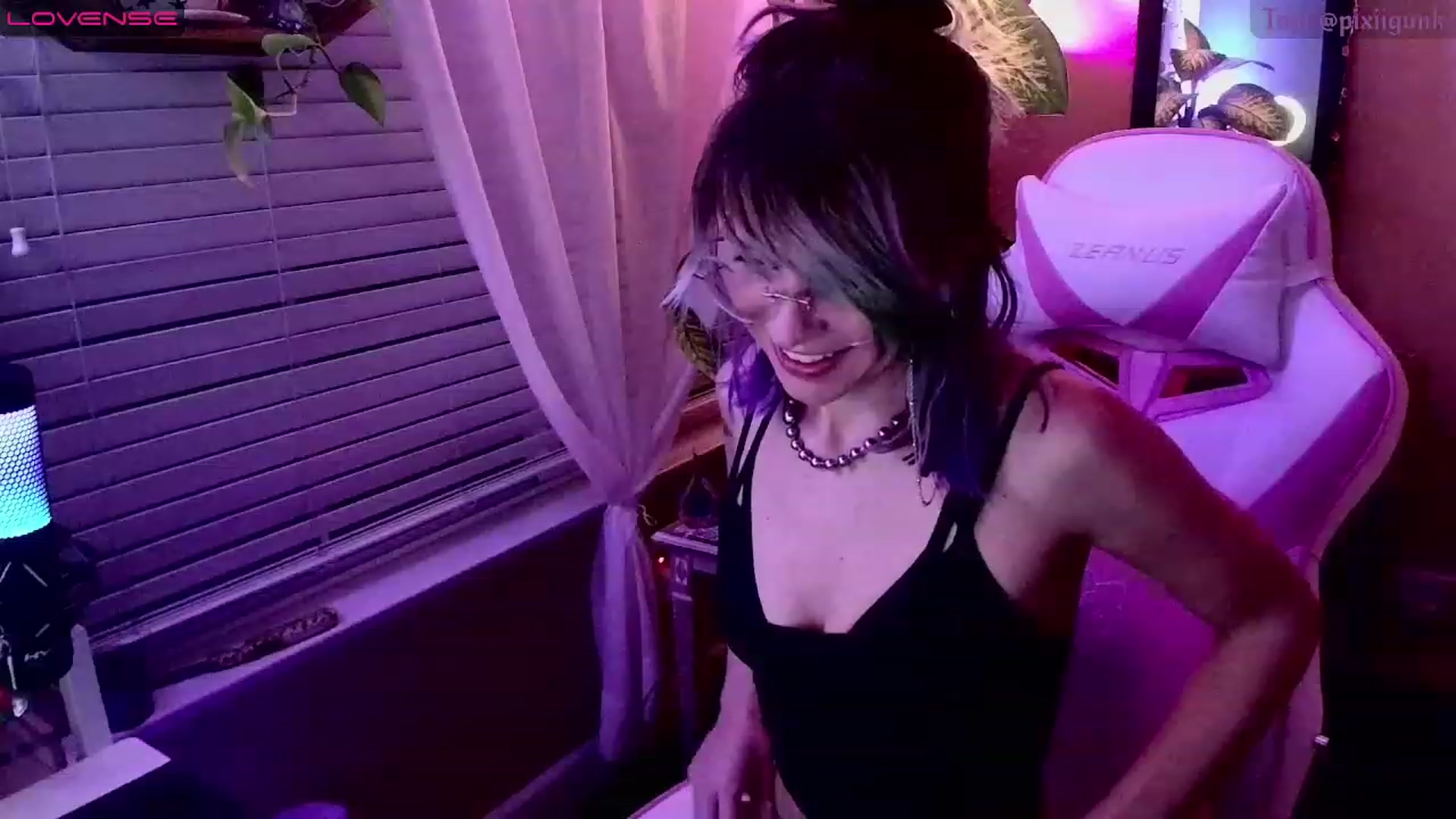 Gallery image thumbnail from Pixiigunk's myfreecams stream on, 01/20/2023, 11:56 image 13 of 20