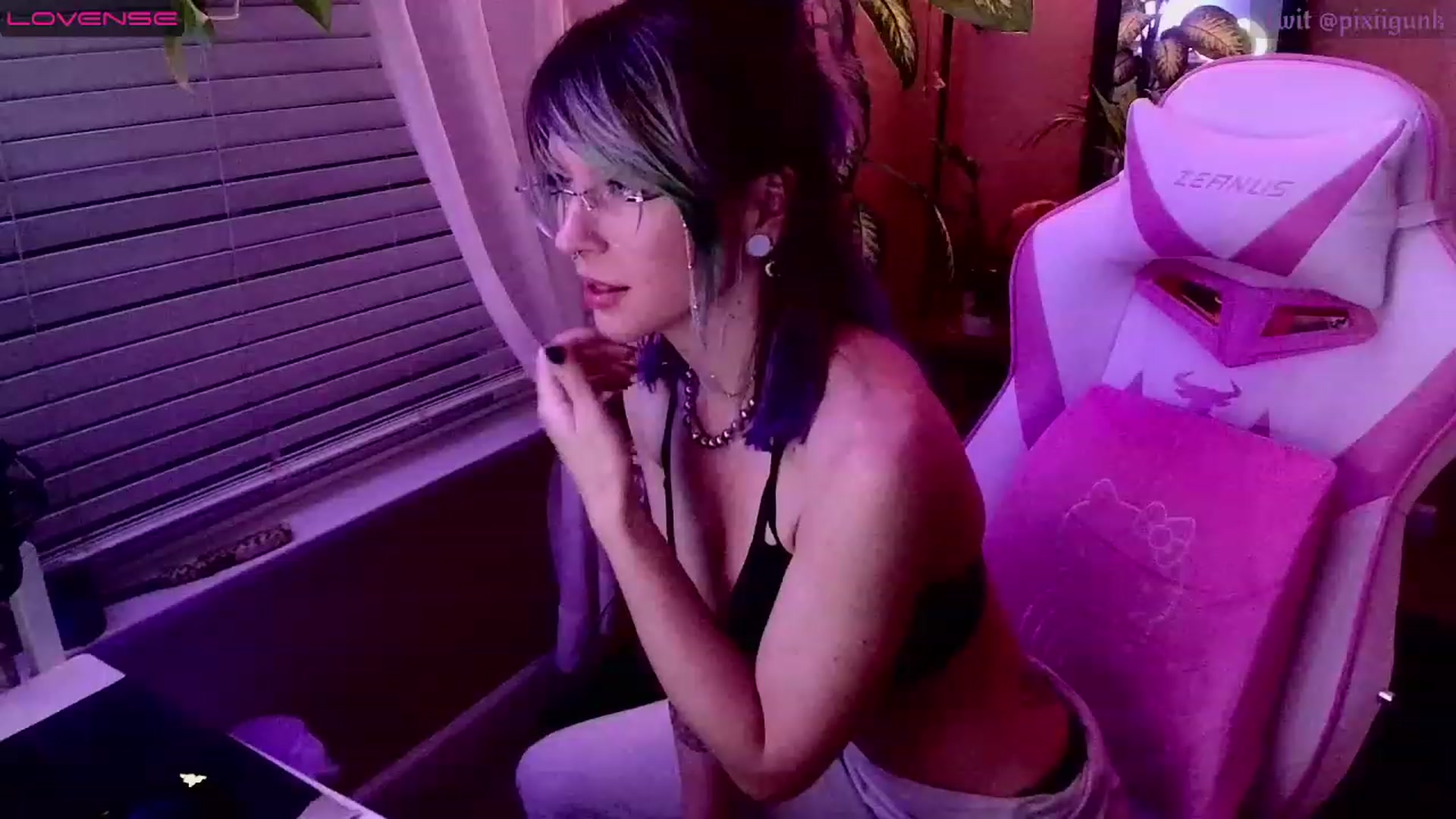 Gallery image thumbnail from Pixiigunk's myfreecams stream on, 01/20/2023, 11:56 image 18 of 20