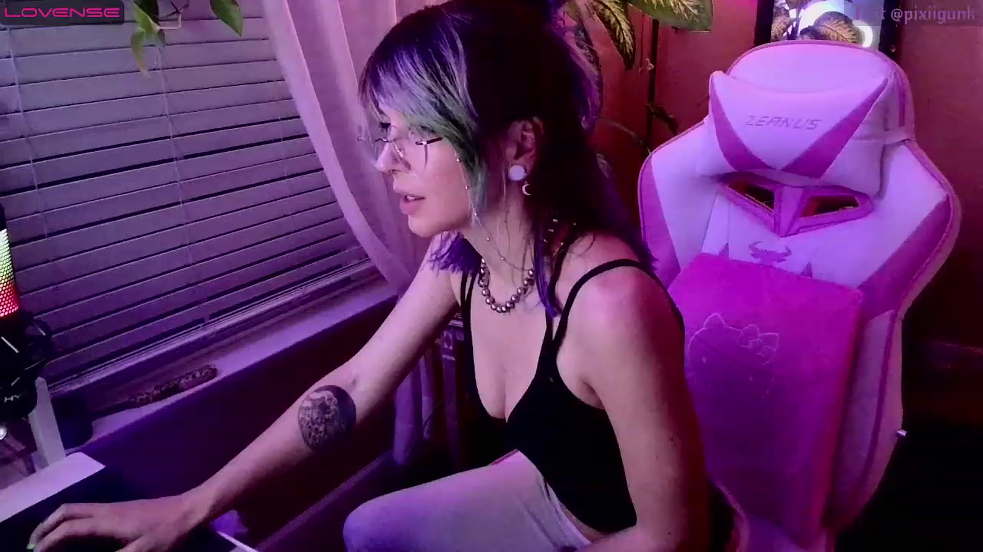 Gallery image thumbnail from Pixiigunk's myfreecams stream on, 01/20/2023, 11:56 image 16 of 20