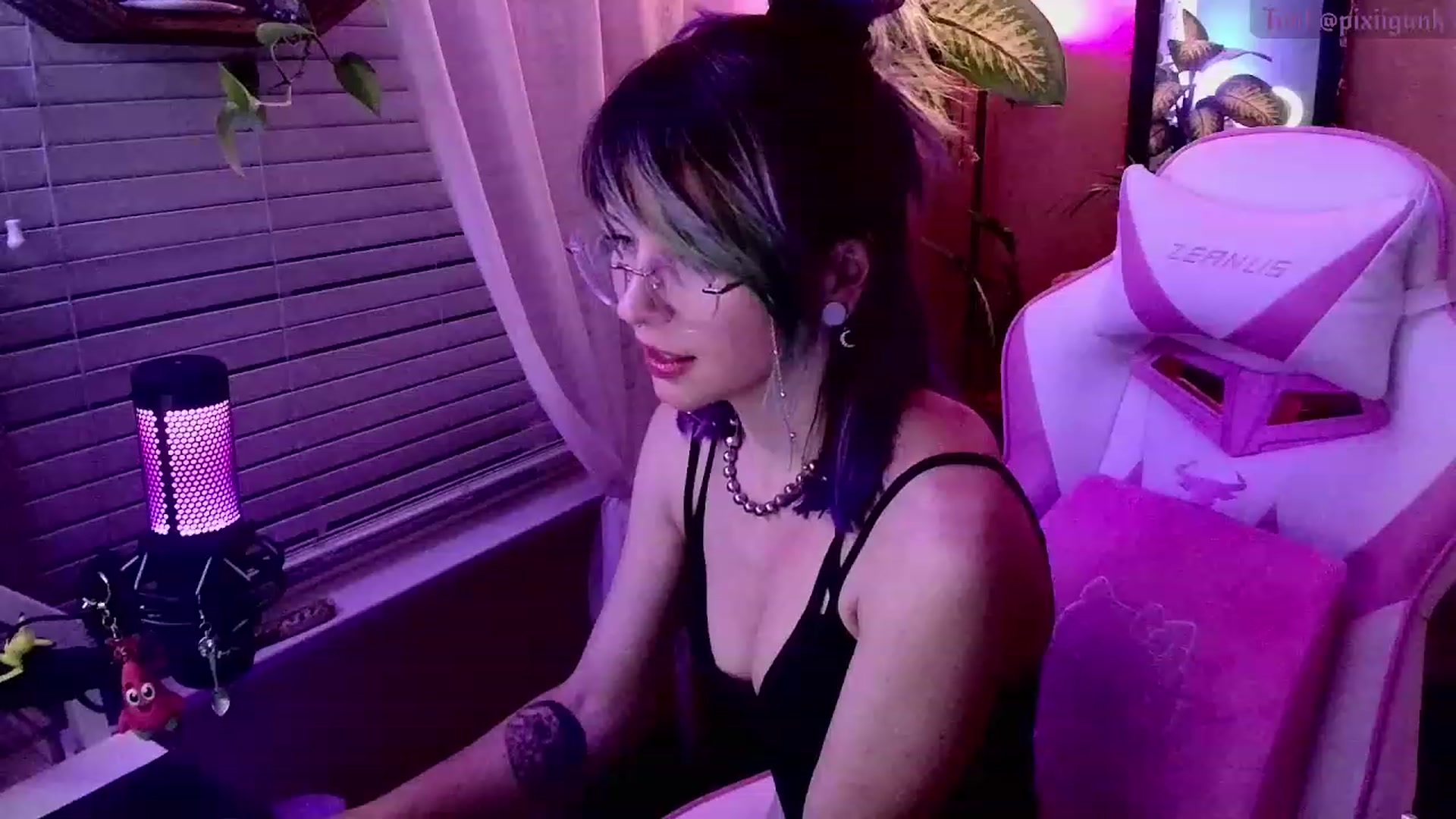 Gallery image thumbnail from Pixiigunk's myfreecams stream on, 01/20/2023, 11:56 image 2 of 20