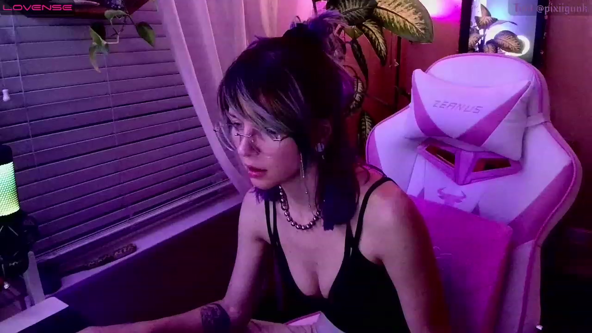 Gallery image thumbnail from Pixiigunk's myfreecams stream on, 01/20/2023, 11:56 image 10 of 20