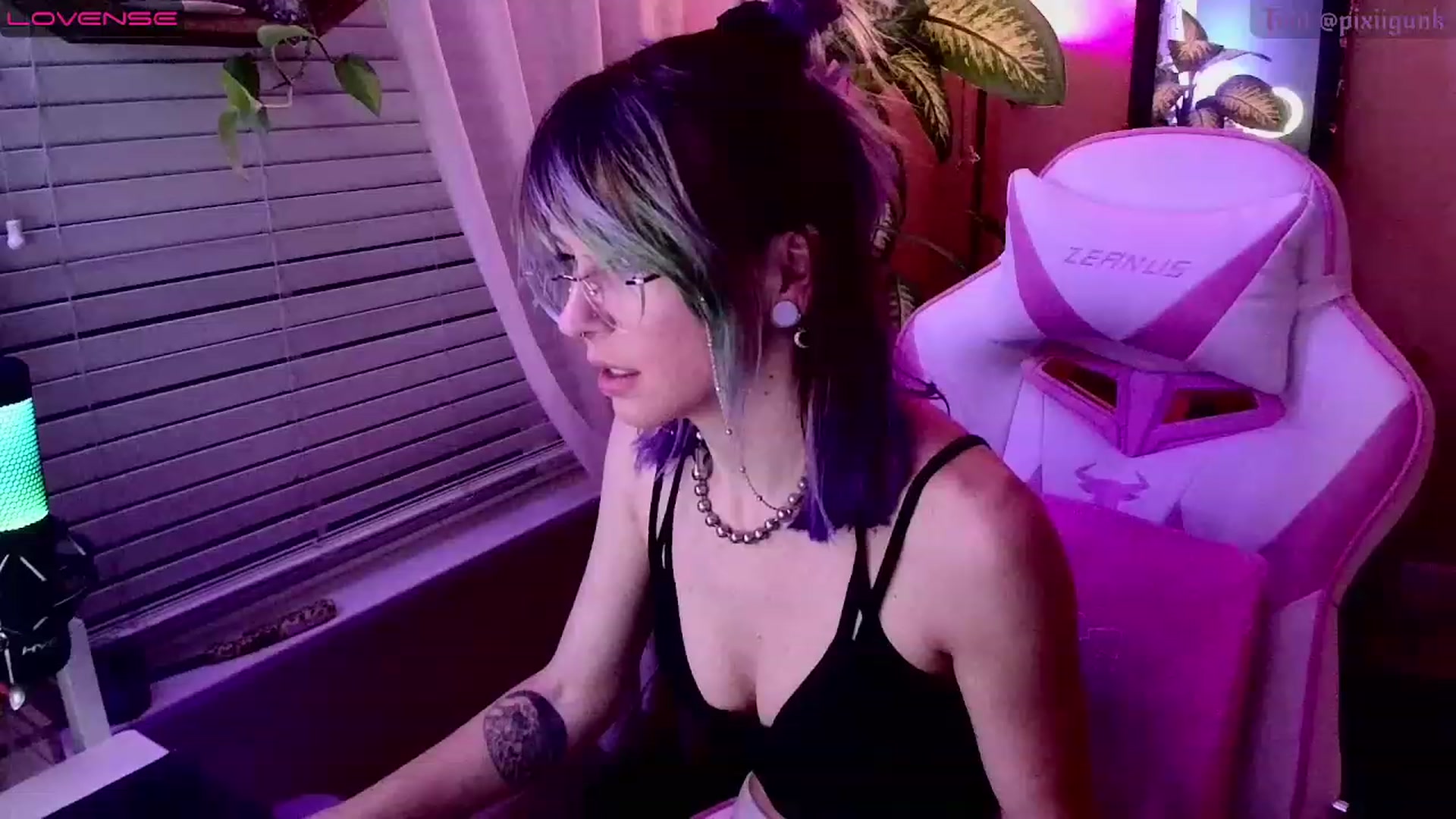 Gallery image thumbnail from Pixiigunk's myfreecams stream on, 01/20/2023, 11:56 image 11 of 20