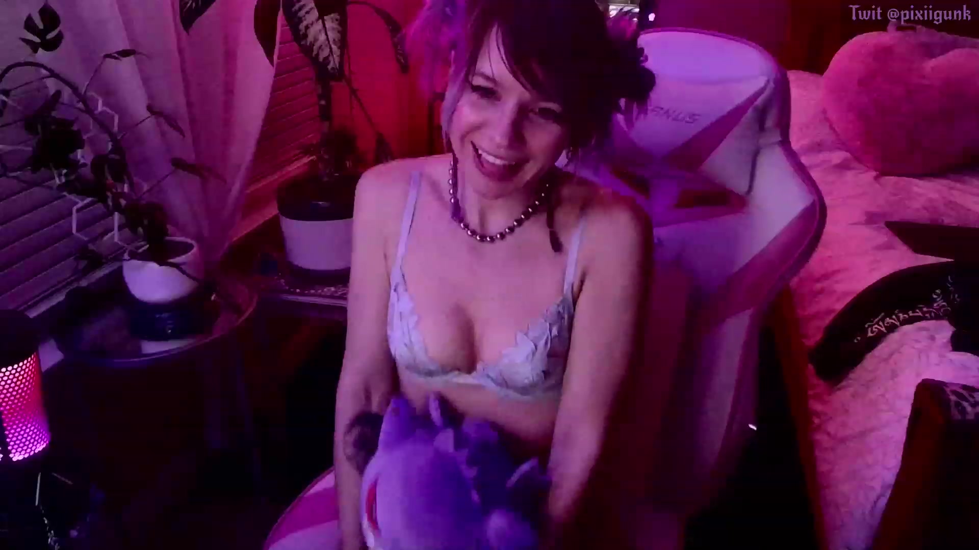 Gallery image thumbnail from Pixiigunk's myfreecams stream on, 03/03/2023, 08:50 image 15 of 20